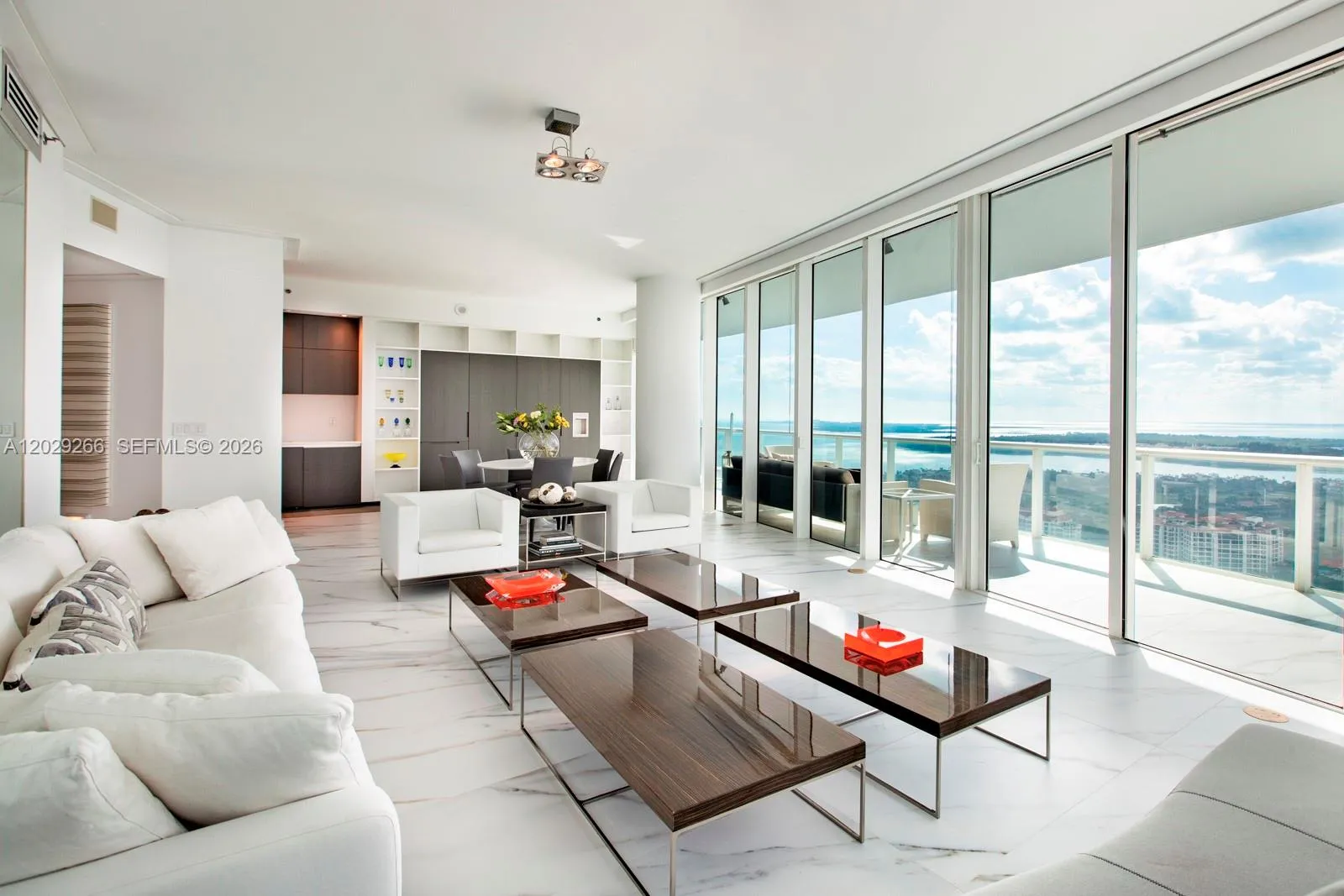 Alquilada 100 S Pointe Drive 3701, Miami Beach, FL 33139, Miami Beach, FL 33139