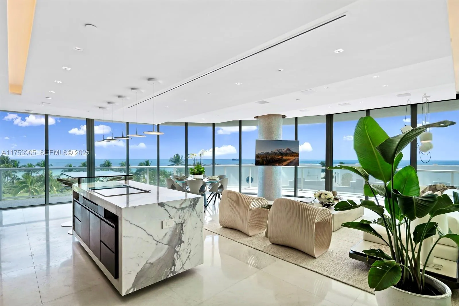 Foto de propiedad en 100 S Pointe Drive 606, Miami Beach, FL 33139 Miami Beach con MLS# 