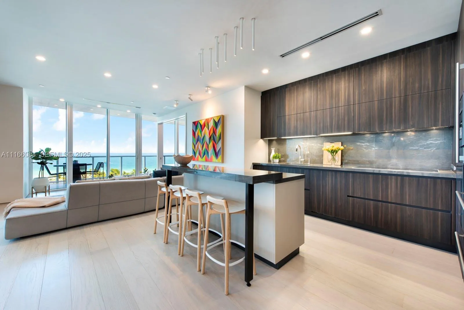 Foto de propiedad en 100 S Pointe Drive 908, Miami Beach, FL 33139 Miami Beach con MLS# 