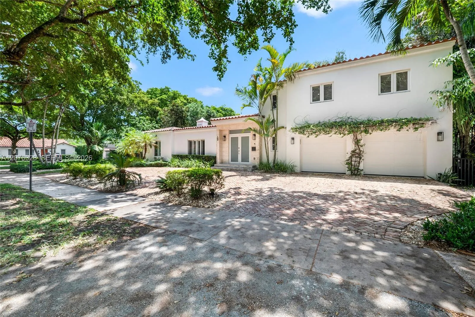 Foto de propiedad en 100 Sarto Avenue, Coral Gables, FL 33134 Coral Gables con MLS# 