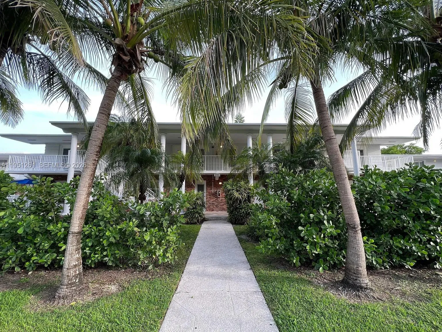 Foto de propiedad en 100 Sunrise Drive 5, Key Biscayne, FL 33149 Key Biscayne con MLS# 
