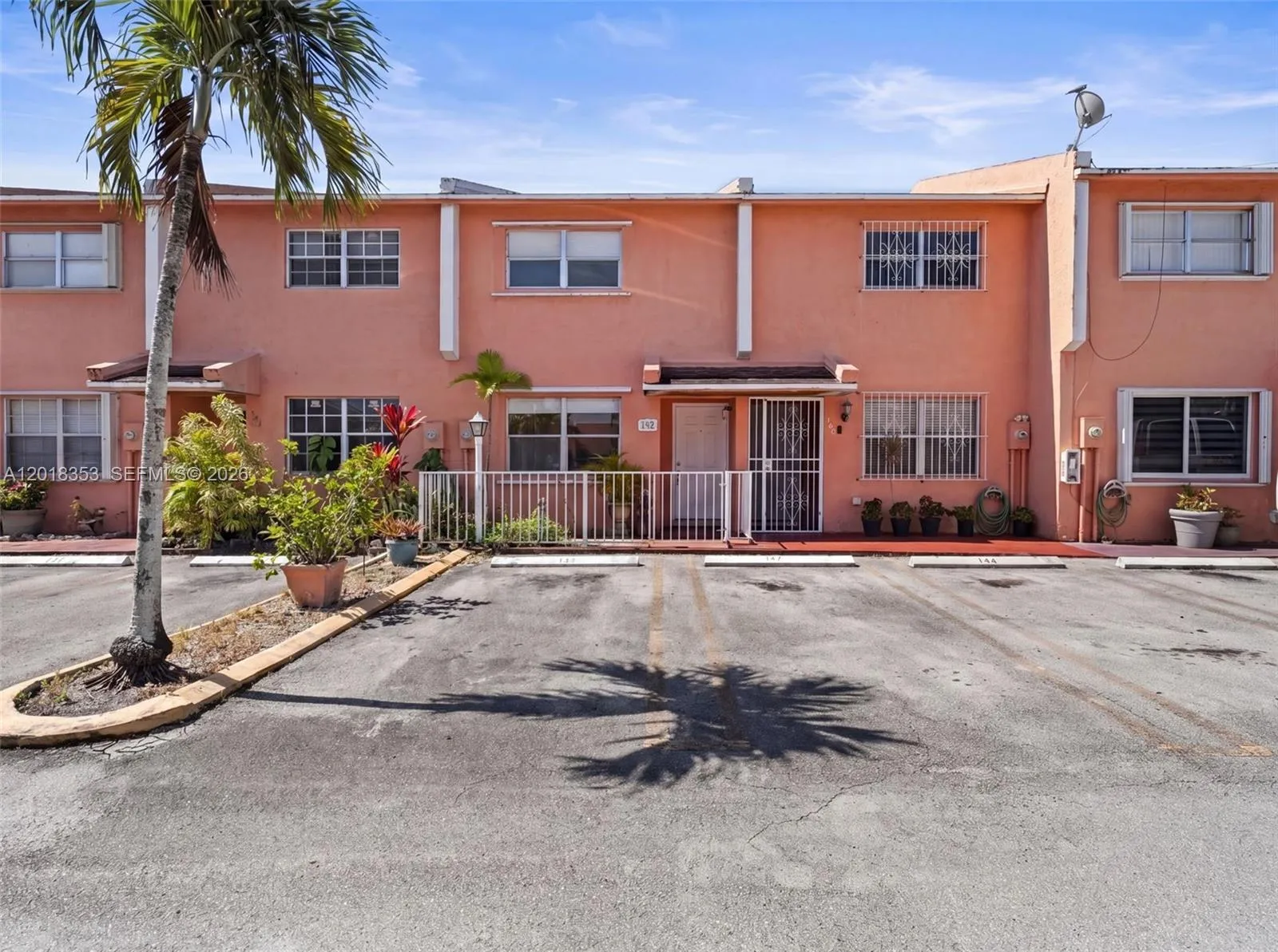 Foto de propiedad en 100 SW 110th Avenue 142, Sweetwater, FL 33174 Sweetwater con MLS# 
