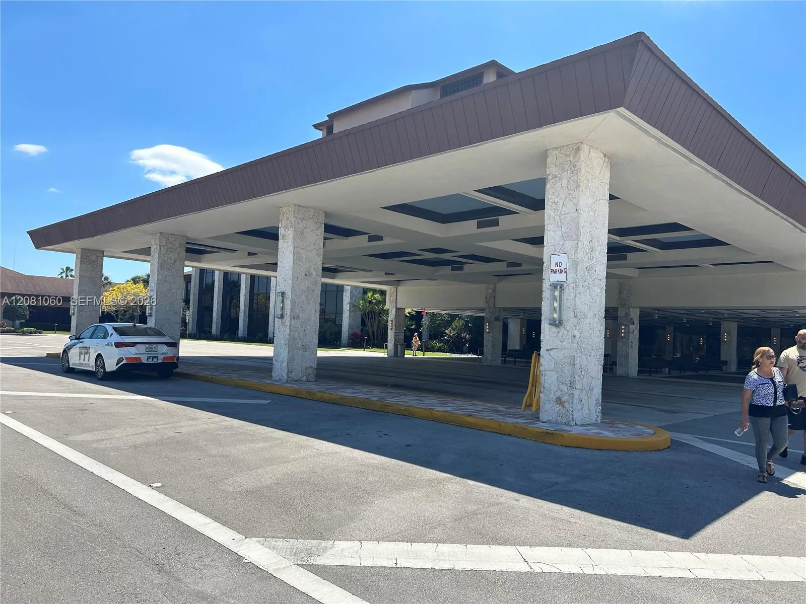 Foto de propiedad en 100 SW 132nd Way 305K, Pembroke Pines, FL 33027 Pembroke Pines con MLS# 