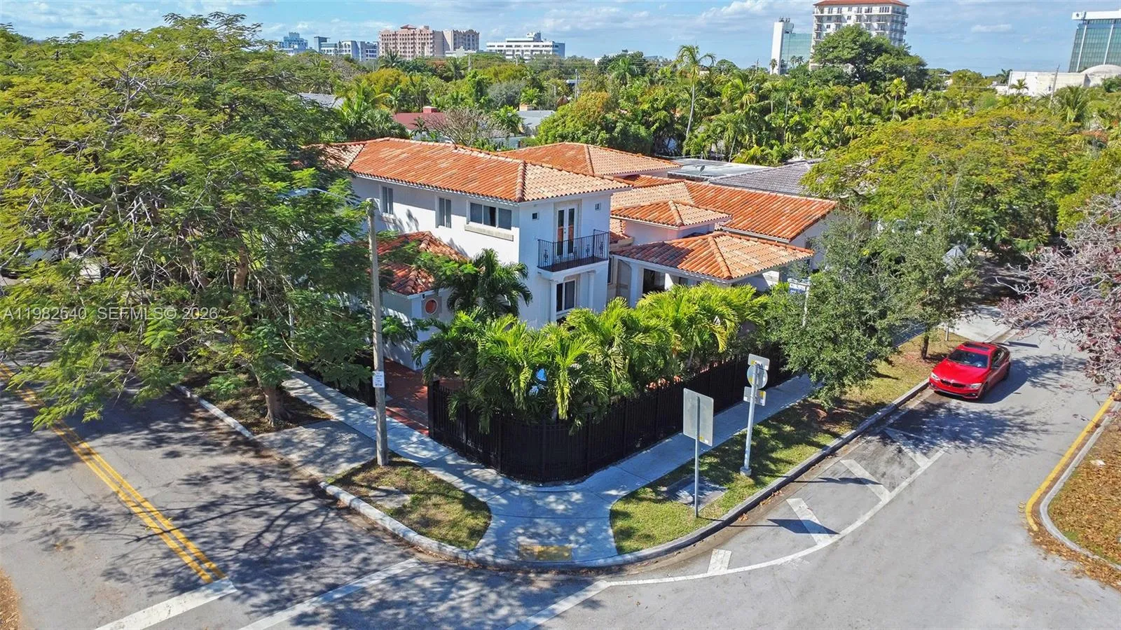 Foto de propiedad en 100 SW 26th Road, Miami, FL 33129 Miami con MLS# 