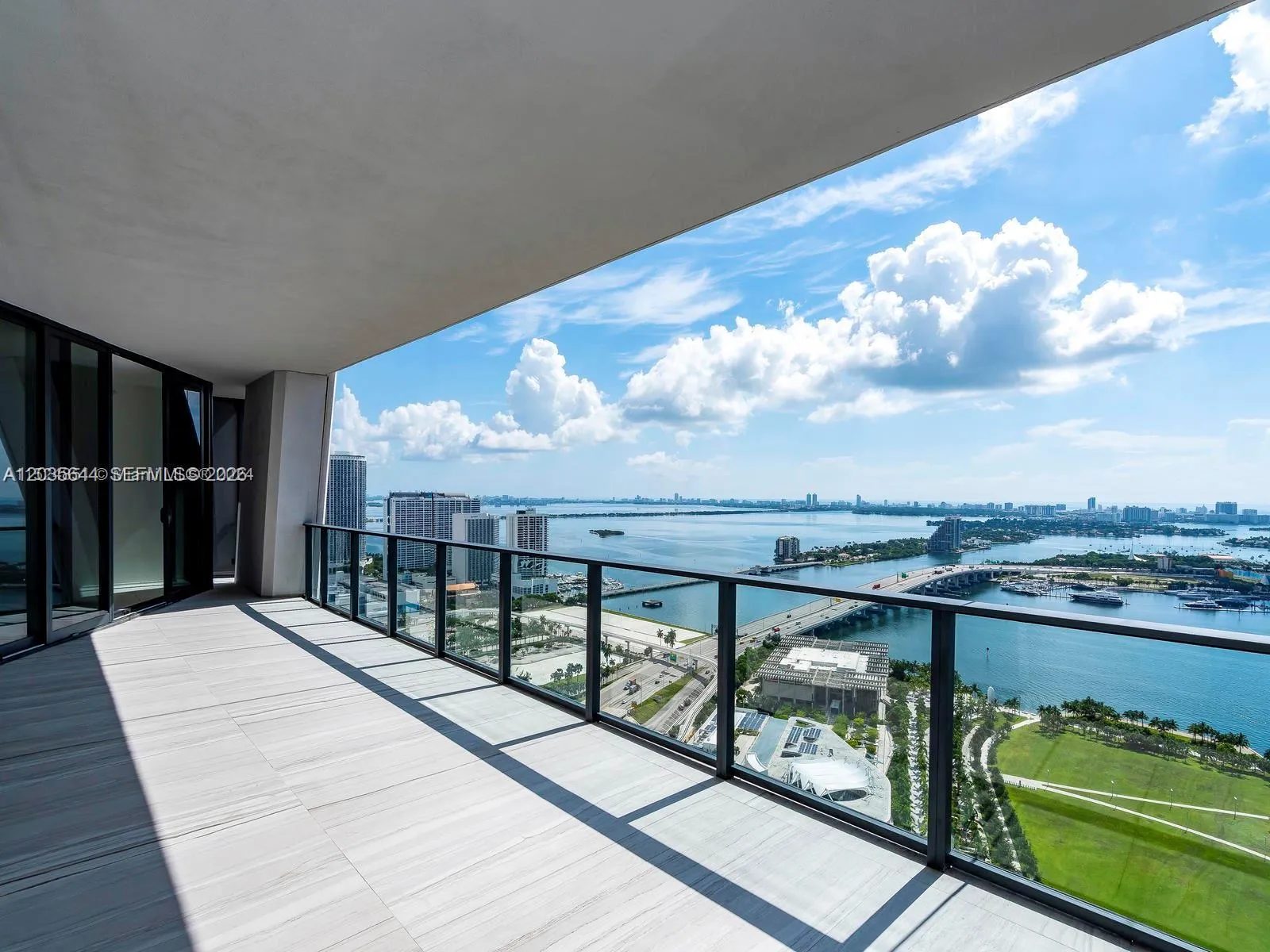 Foto de propiedad en 1000 Biscayne Boulevard 4802, Miami, FL 33132 Miami con MLS# 