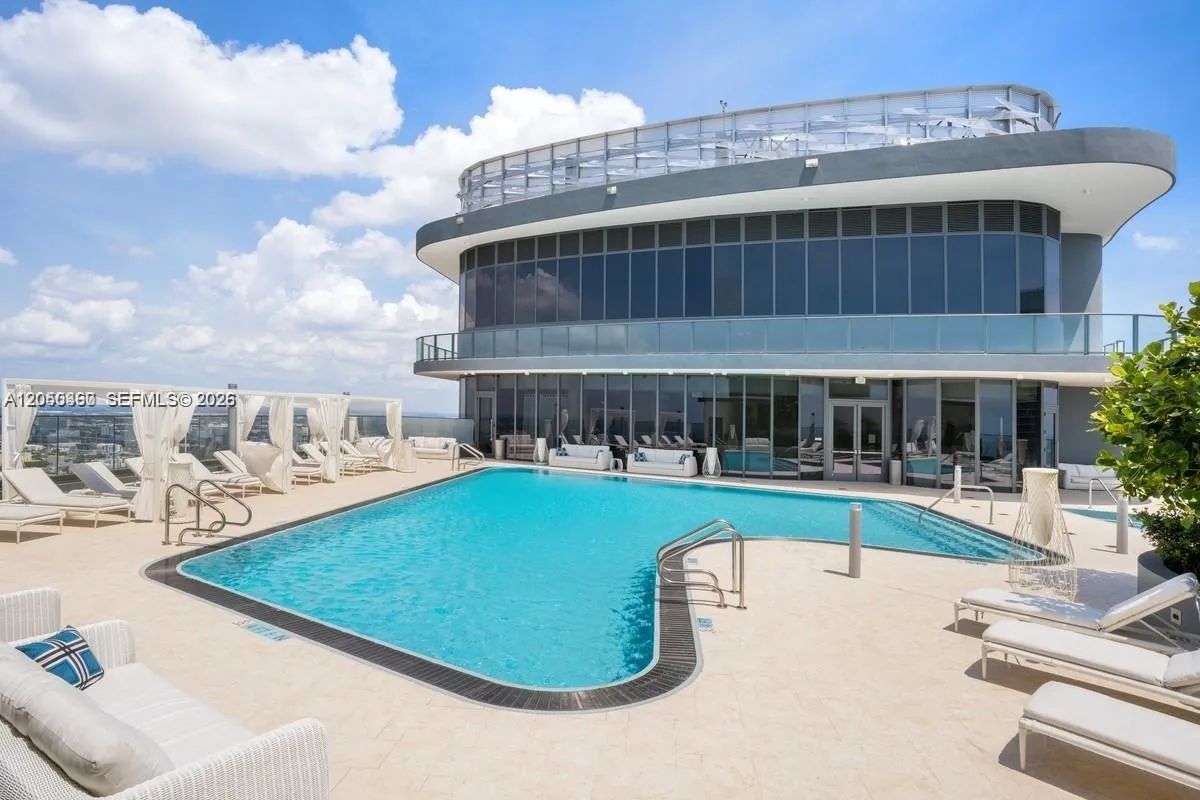 Foto de propiedad en 1000 Brickell Plaza 3308, Miami, FL 33131 Miami con MLS# 