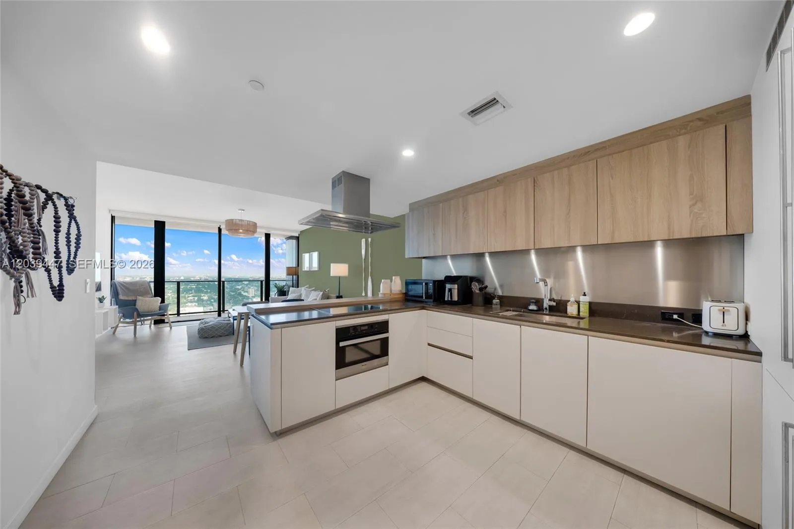 Foto de propiedad en 1000 Brickell Plaza 4704, Miami, FL 33131 Miami con MLS# 