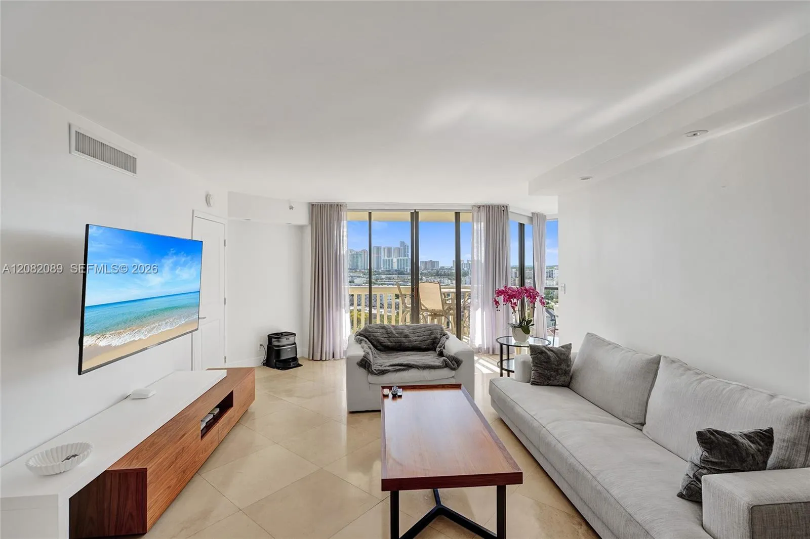 Foto de propiedad en 1000 E Island Boulevard 1403, Aventura, FL 33160 Aventura con MLS# 