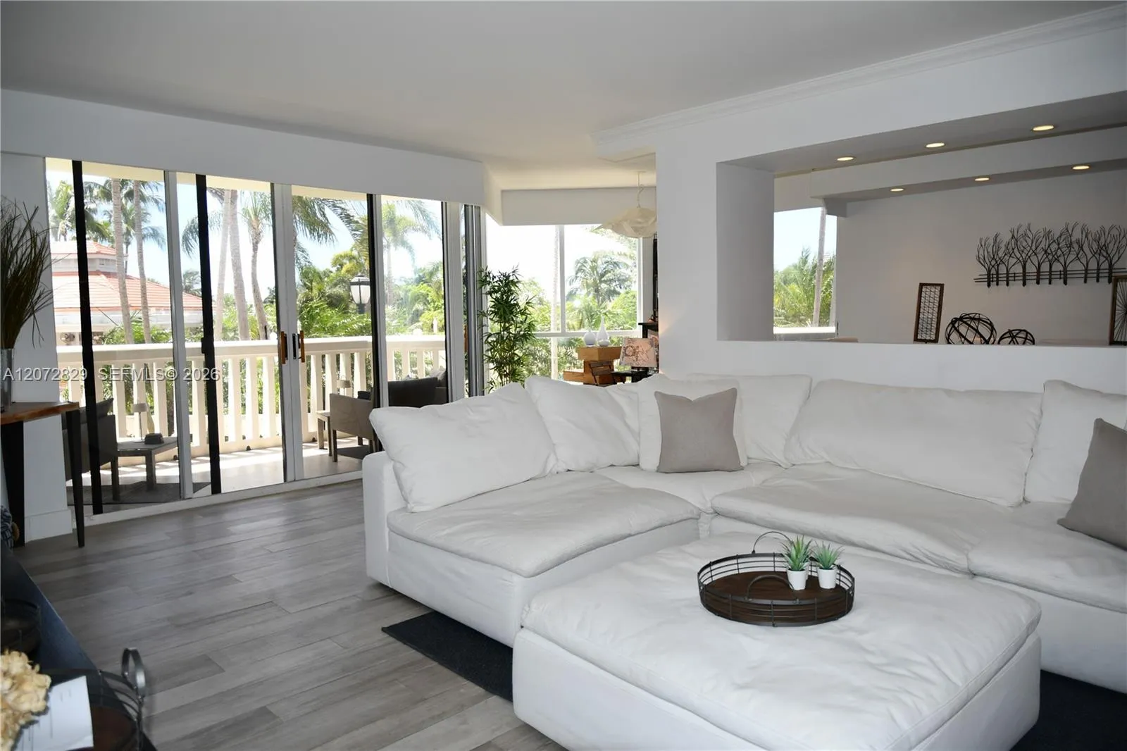 Foto de propiedad en 1000 E Island Boulevard 303, Aventura, FL 33160 Aventura con MLS# 