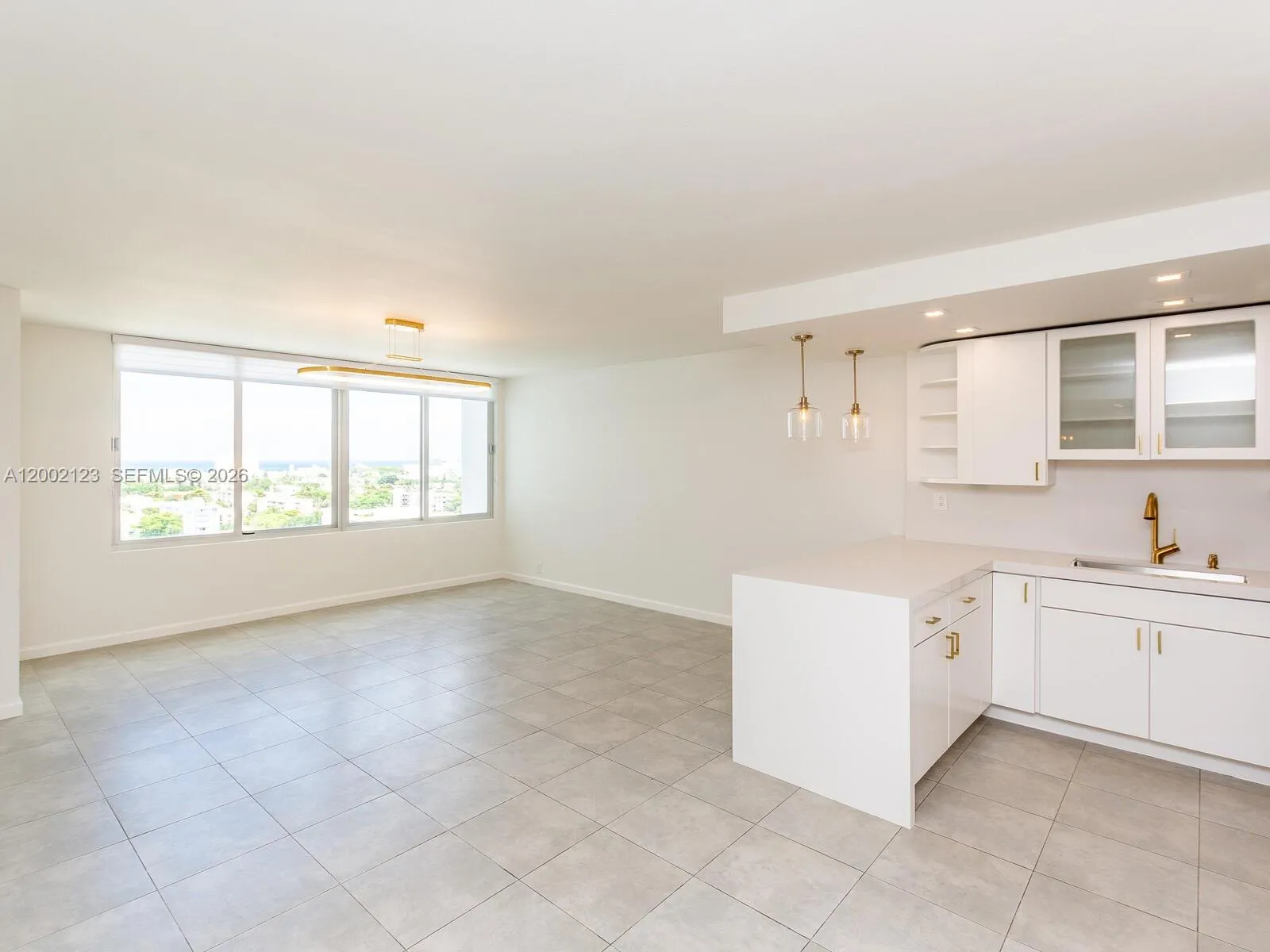 Foto de propiedad en 1000 E West Avenue 1432, Miami Beach, FL 33139 Miami Beach con MLS# 