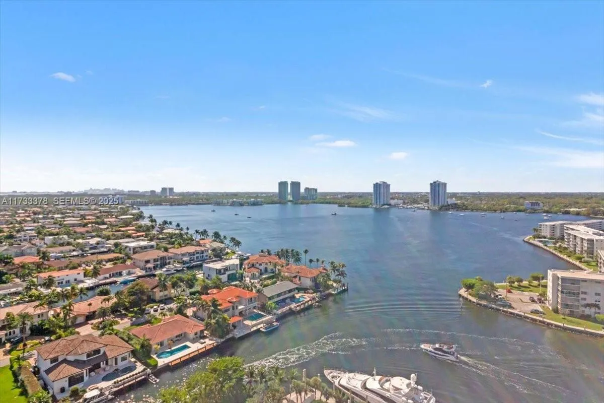 Foto de propiedad en 1000 Island Boulevard 2003, Aventura, FL 33160 Aventura con MLS# 