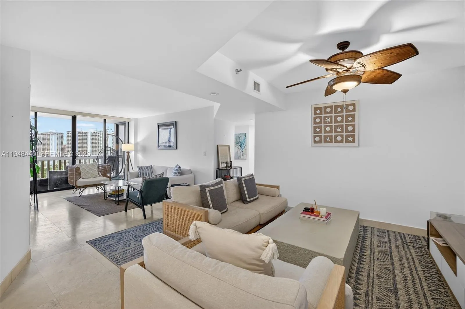 Foto de propiedad en 1000 Island Boulevard 2105, Aventura, FL 33160 Aventura con MLS# 