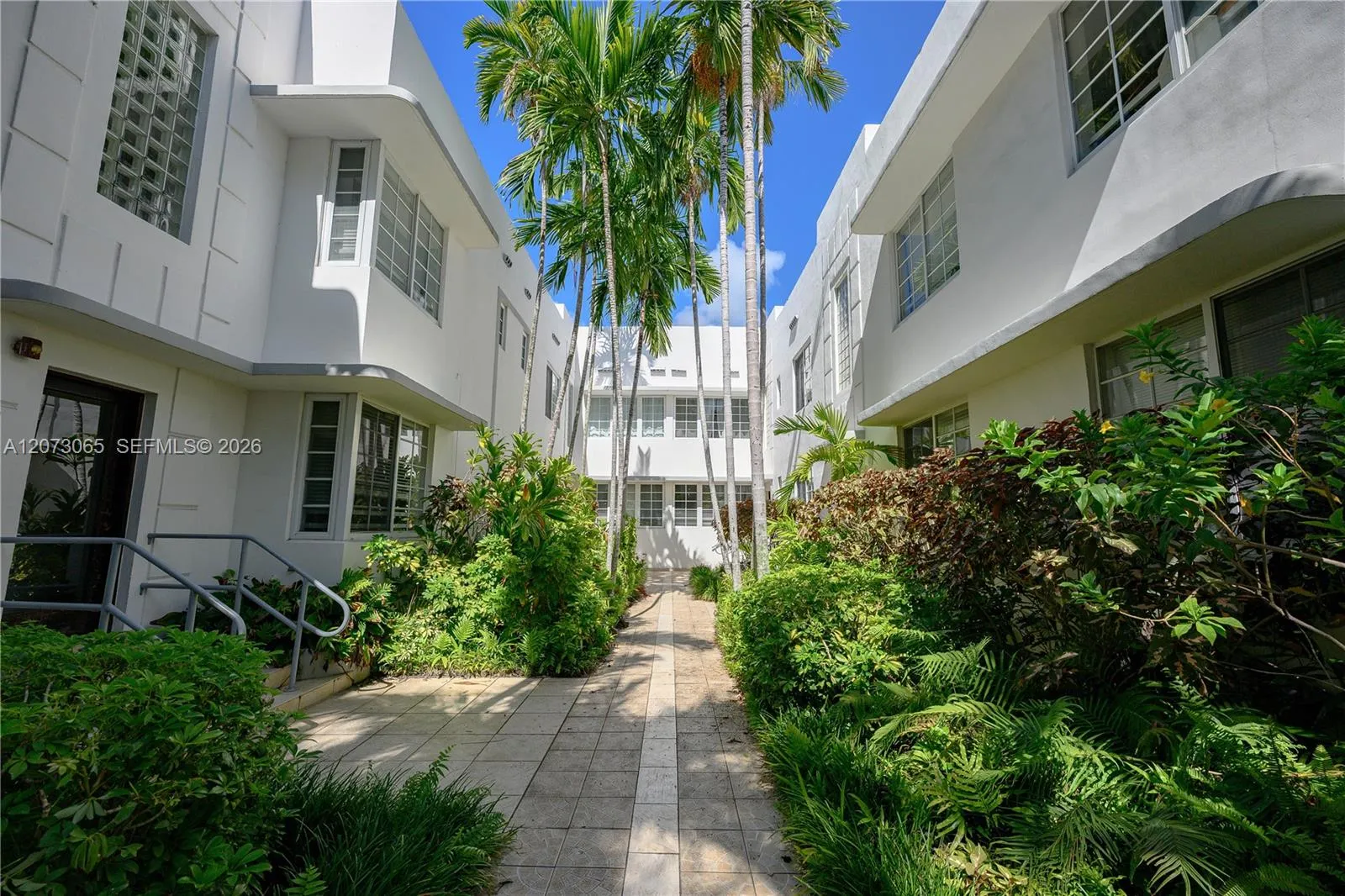 Foto de propiedad en 1000 Meridian Avenue 8, Miami Beach, FL 33139 Miami Beach con MLS# 