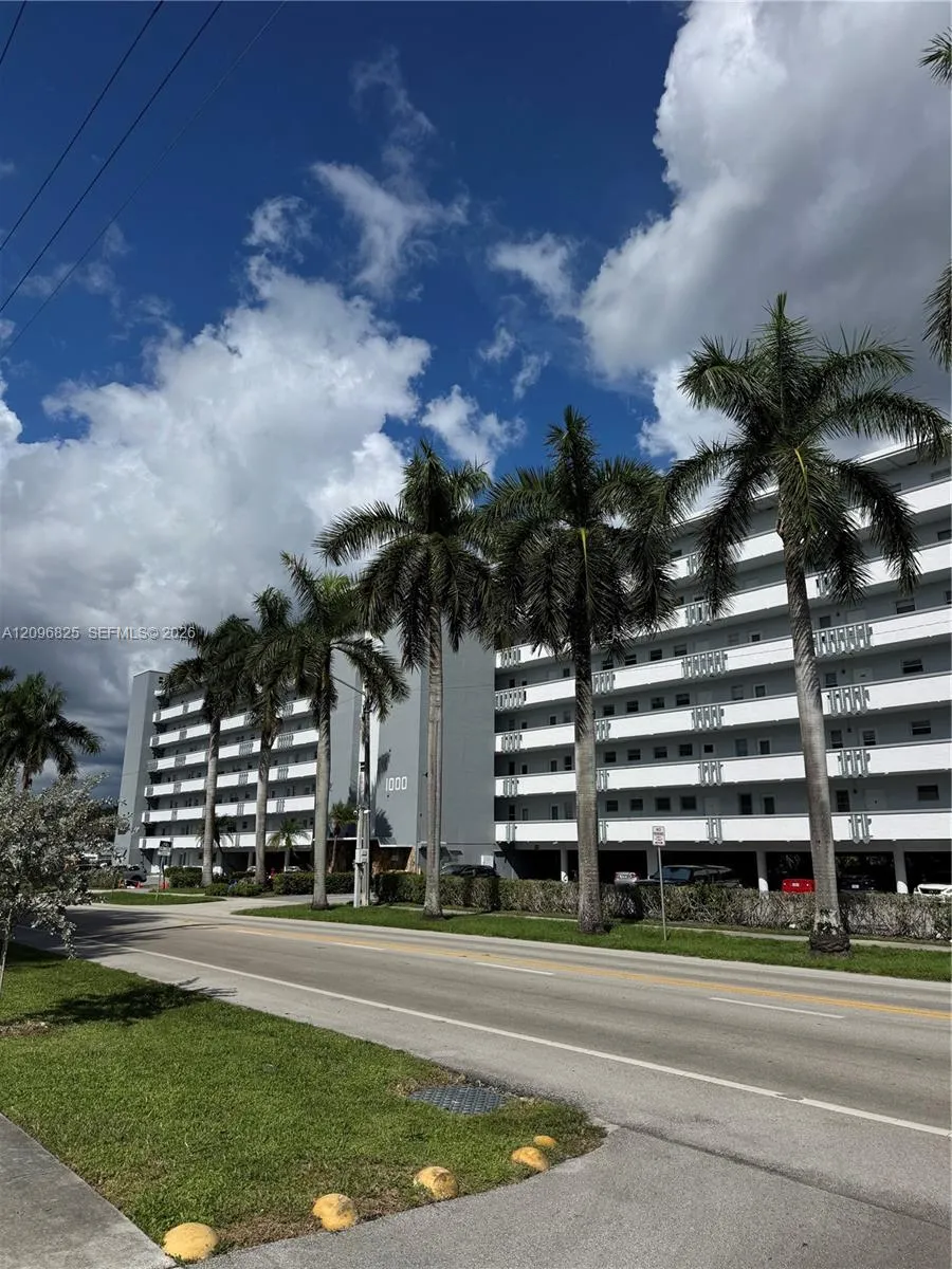 En Venta 1000 NE 14th Avenue 101, Hallandale Beach, FL 33009, Hallandale Beach, FL 33009