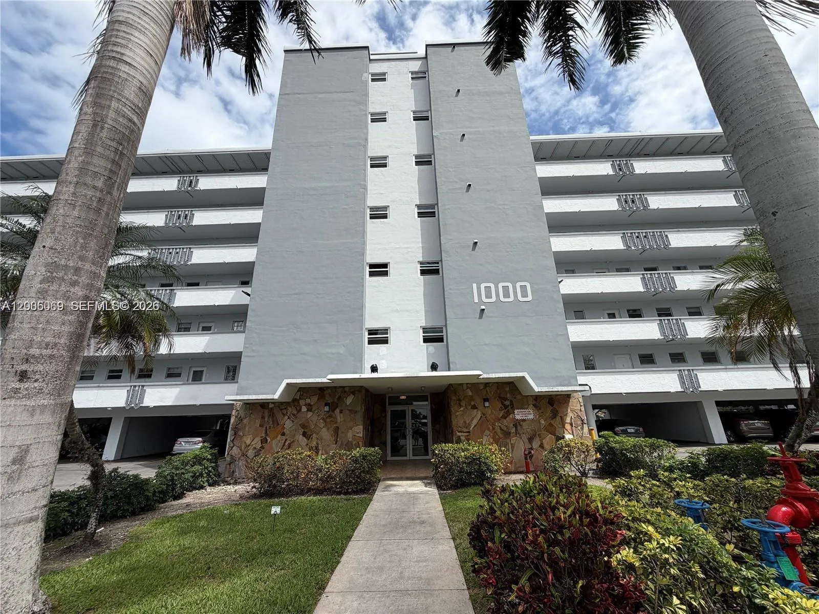 Foto de propiedad en 1000 NE 14th Avenue 210, Hallandale Beach, FL 33009 Hallandale Beach con MLS#