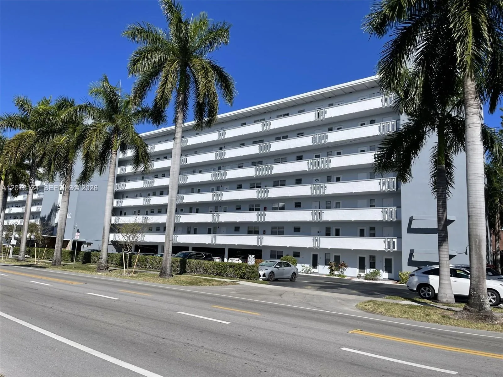 Foto de propiedad en 1000 NE 14th Avenue 211, Hallandale Beach, FL 33009 Hallandale Beach con MLS# 