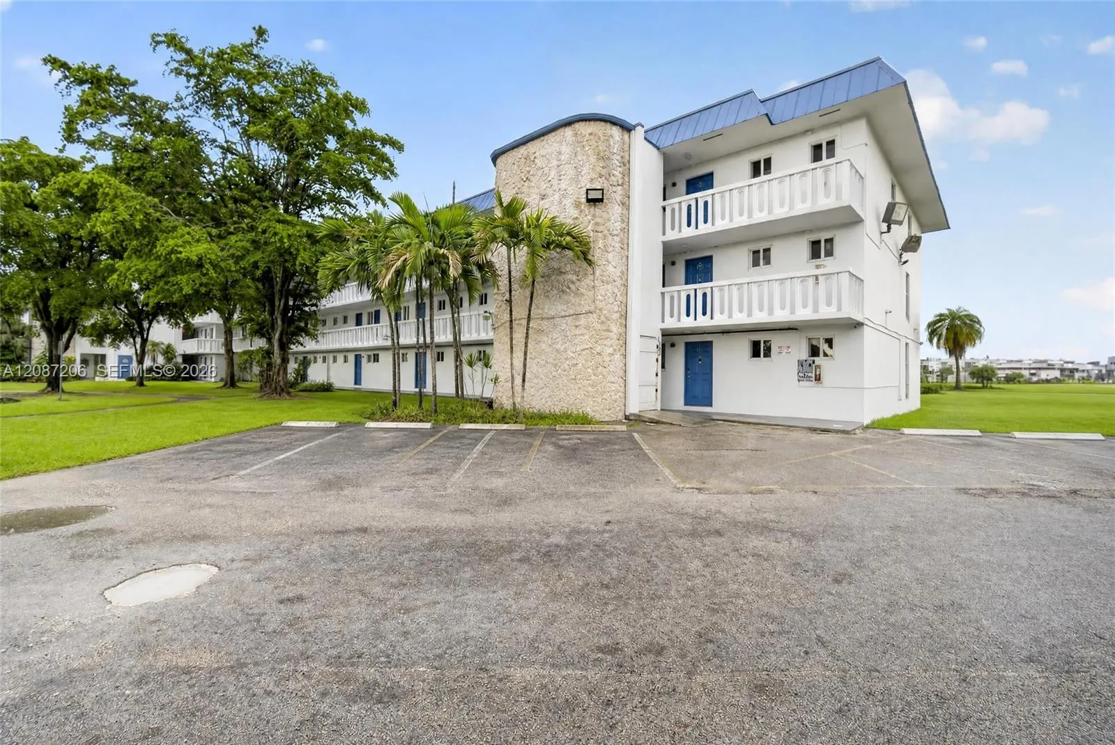 En Venta 1000 NE 191st Street 14, Miami, FL 33179, Miami, FL 33179