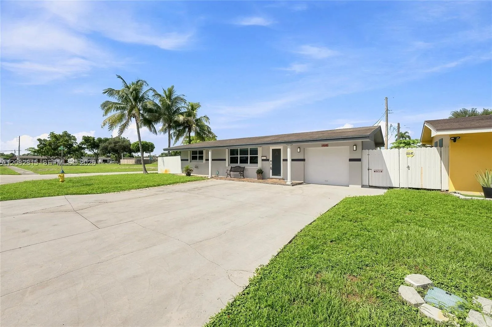 En Venta 1000 NW 76th Terrace, Pembroke Pines, FL 33024, Pembroke Pines, FL 33024