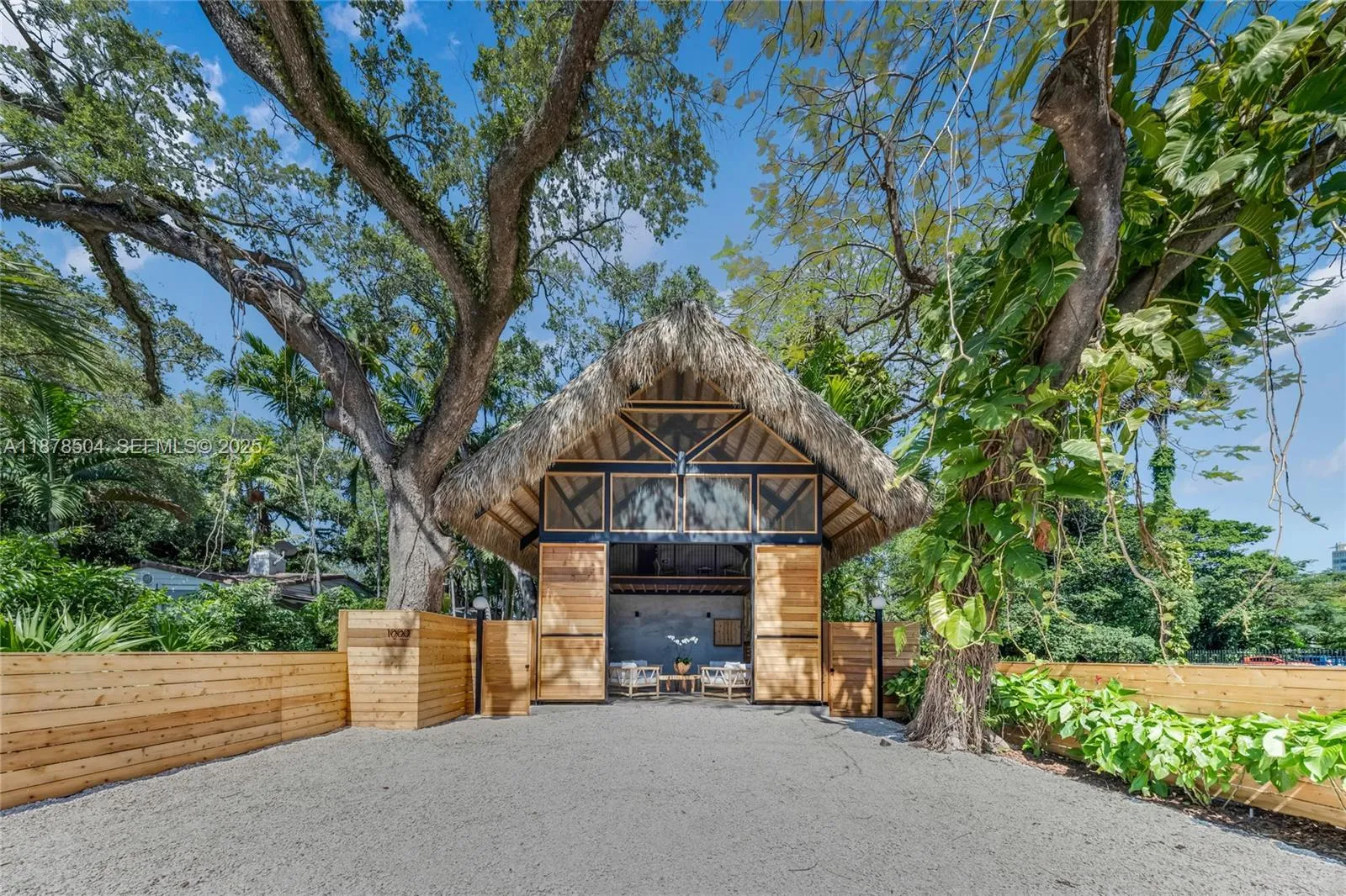 Foto de propiedad en 1000 NW 9th Court, Miami, FL 33136 Miami con MLS# 