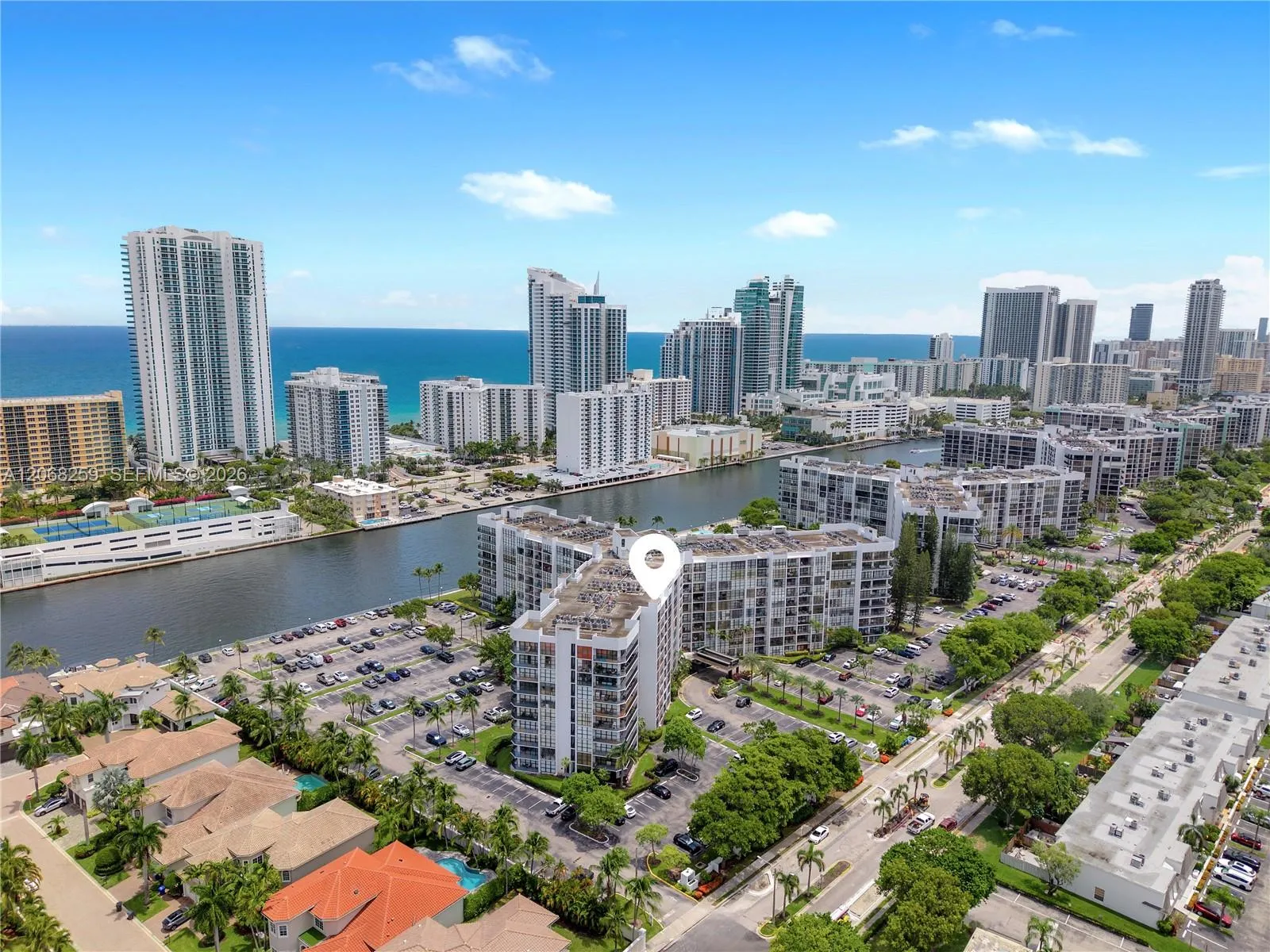 Foto de propiedad en 1000 Parkview Drive 1007, Hallandale Beach, FL 33009 Hallandale Beach con MLS#