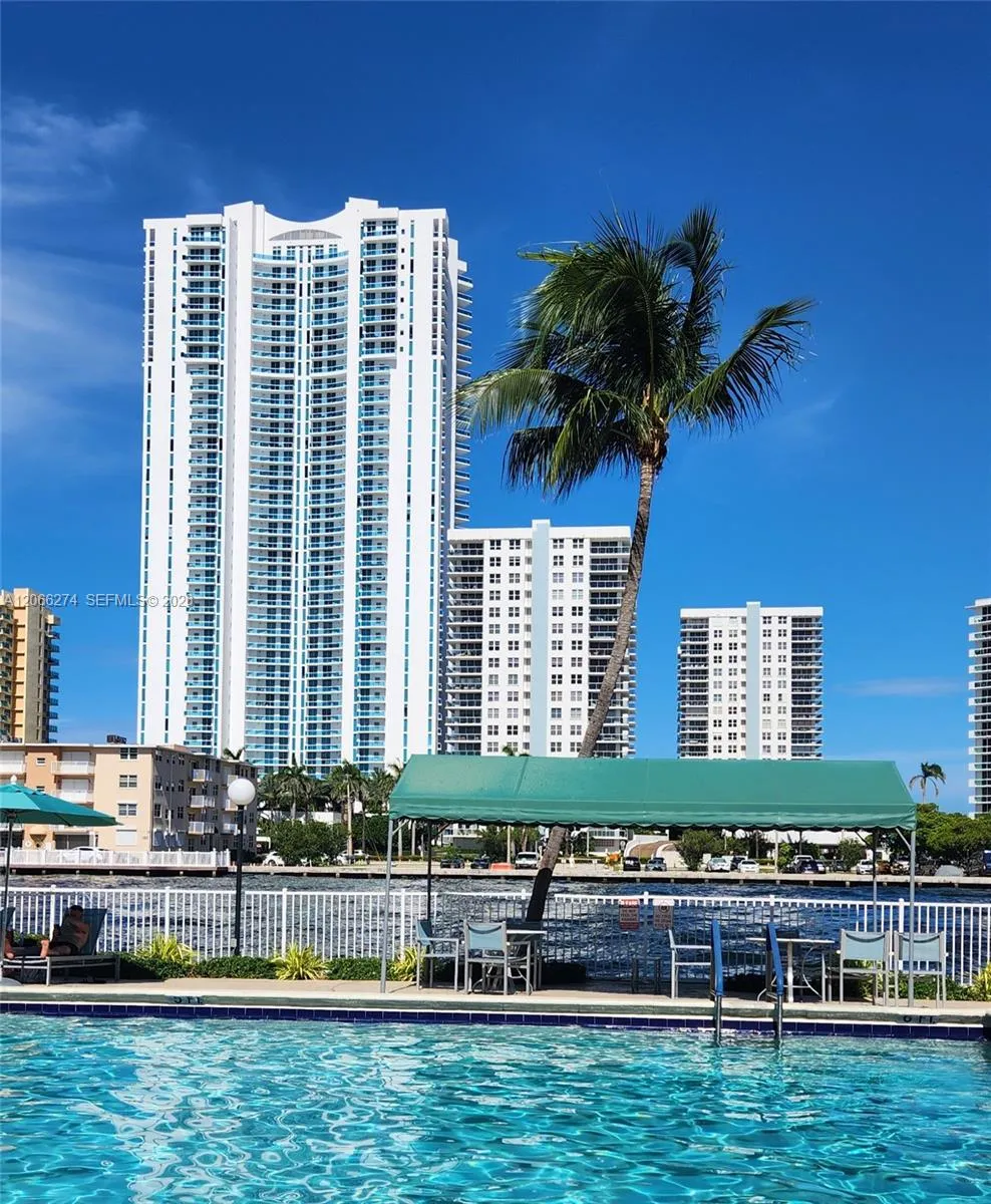 Foto de propiedad en 1000 Parkview Drive 1026, Hallandale Beach, FL 33009 Hallandale Beach con MLS# 