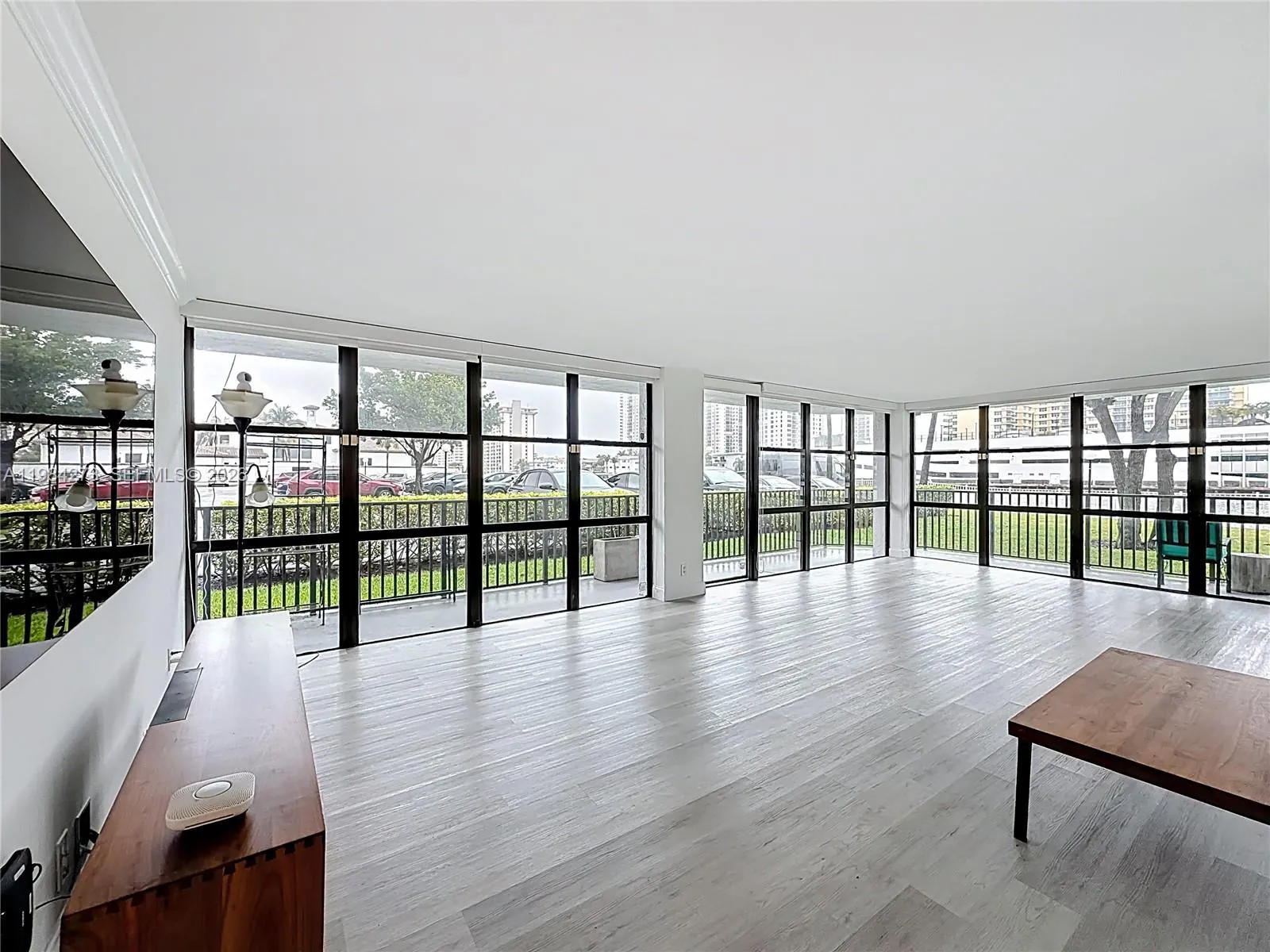 Foto de propiedad en 1000 Parkview Drive 121, Hallandale Beach, FL 33009 Hallandale Beach con MLS#