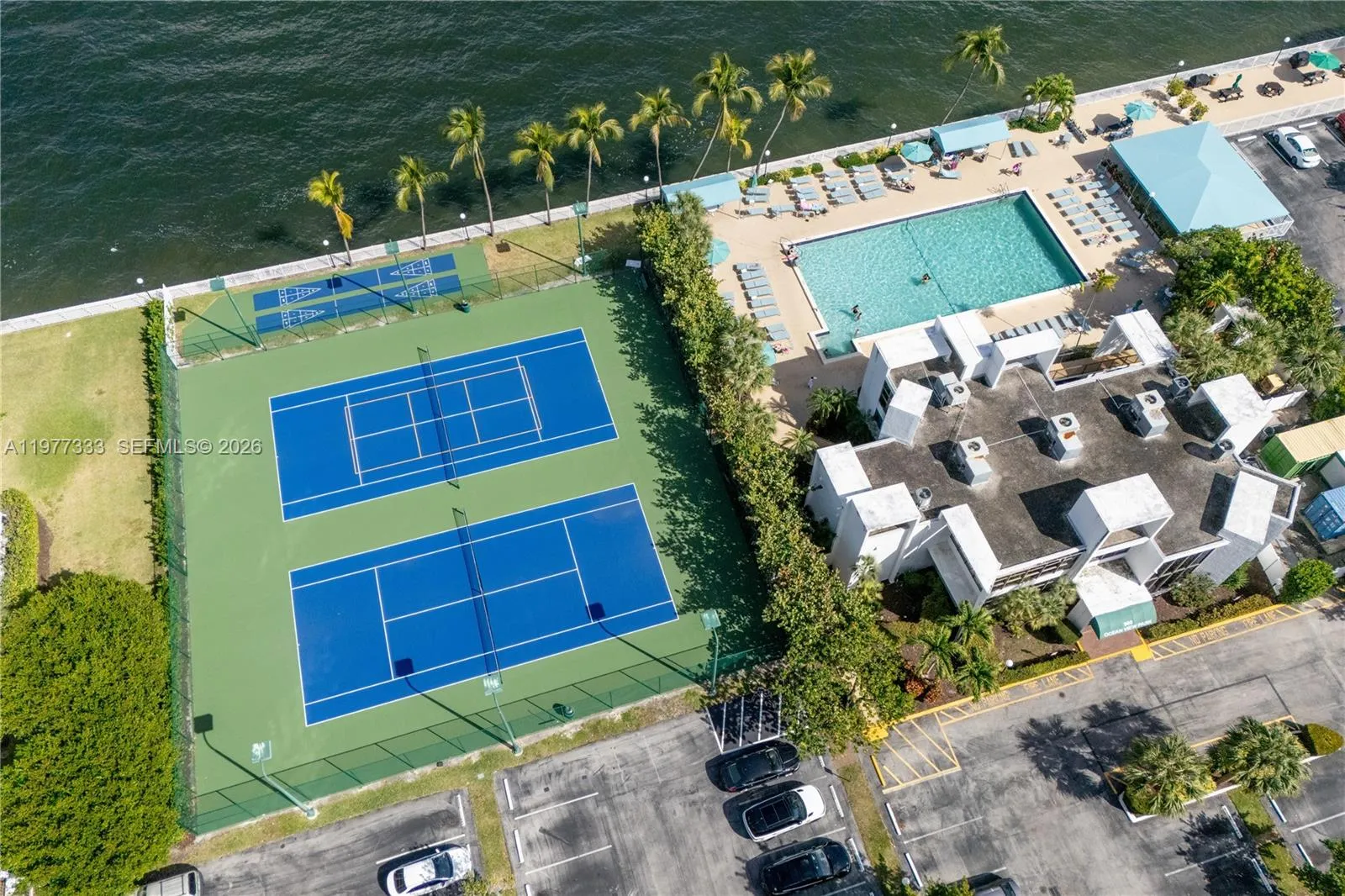Foto de propiedad en 1000 Parkview Drive 222, Hallandale Beach, FL 33009 Hallandale Beach con MLS#