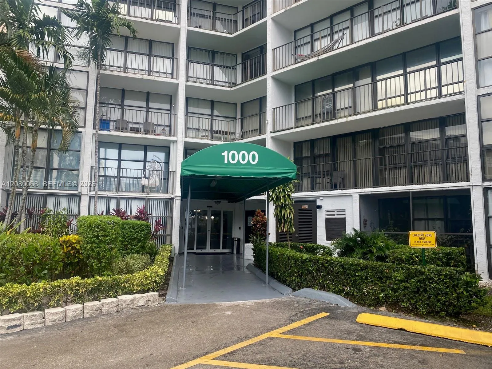 En Venta 1000 Parkview Drive 427, Hallandale Beach, FL 33009, Hallandale Beach, FL 33009