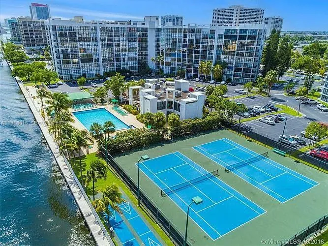 Foto de propiedad en 1000 Parkview Drive 431, Hallandale Beach, FL 33009 Hallandale Beach con MLS# 