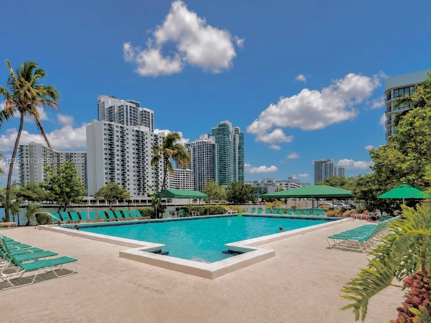 Foto de propiedad en 1000 Parkview Drive 505, Hallandale Beach, FL 33009 Hallandale Beach con MLS#