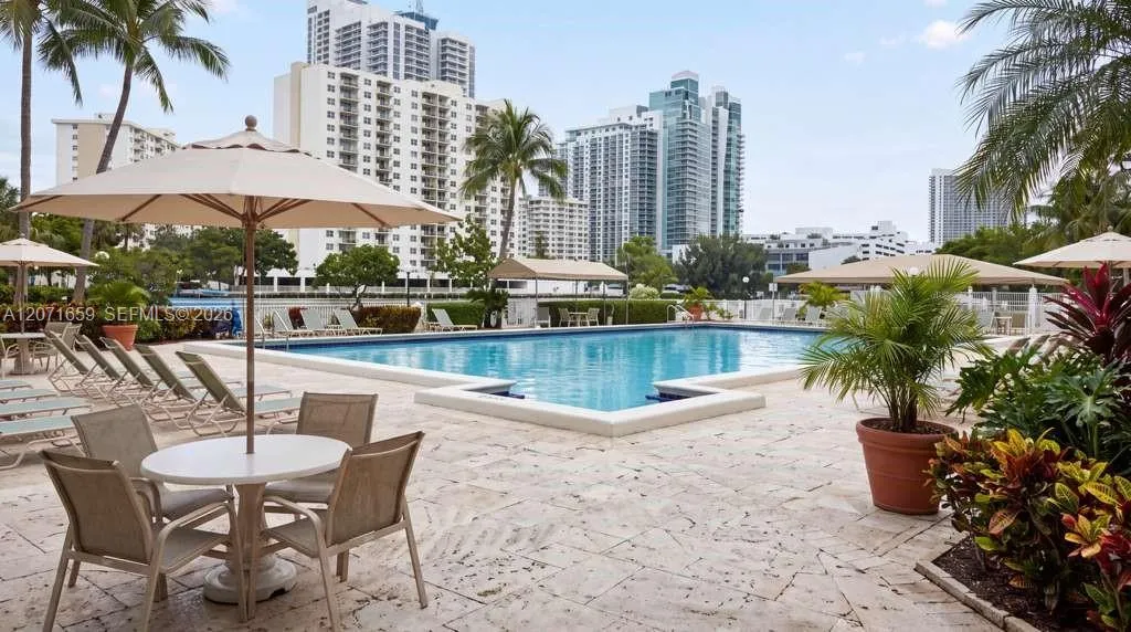 Foto de propiedad en 1000 Parkview Drive 511, Hallandale Beach, FL 33009 Hallandale Beach con MLS# 