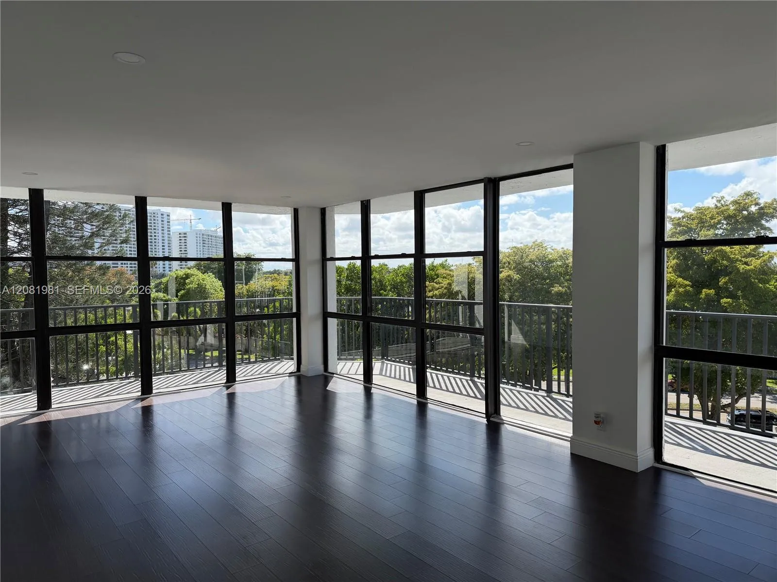 Foto de propiedad en 1000 Parkview Drive 531, Hallandale Beach, FL 33009 Hallandale Beach con MLS# 