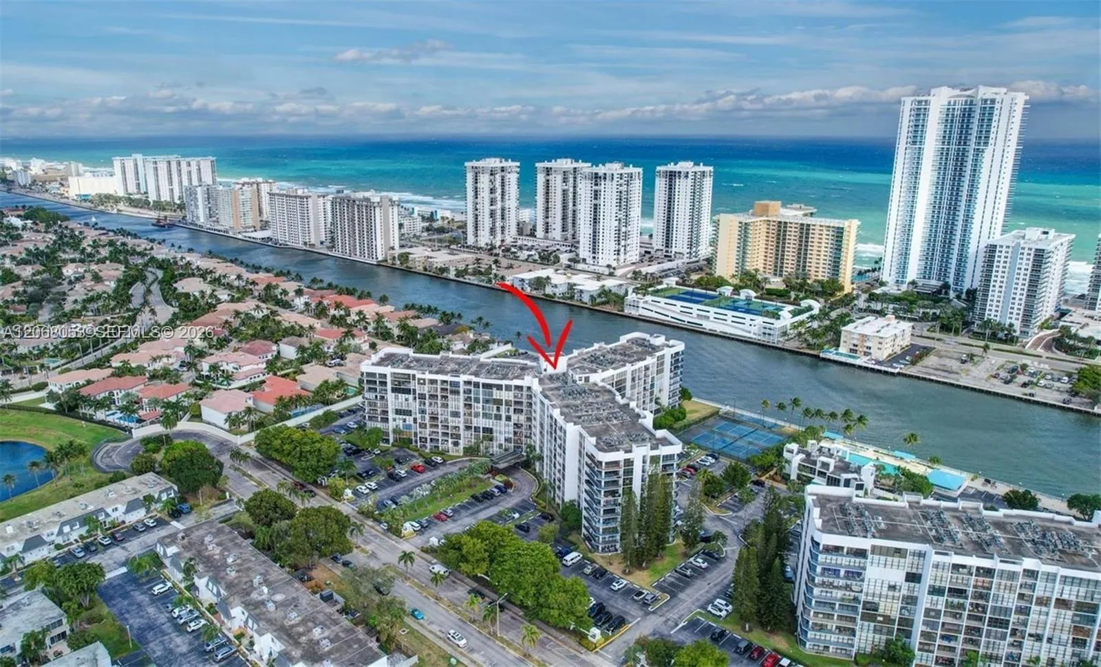 Foto de propiedad en 1000 Parkview Drive 825, Hallandale Beach, FL 33009 Hallandale Beach con MLS# 