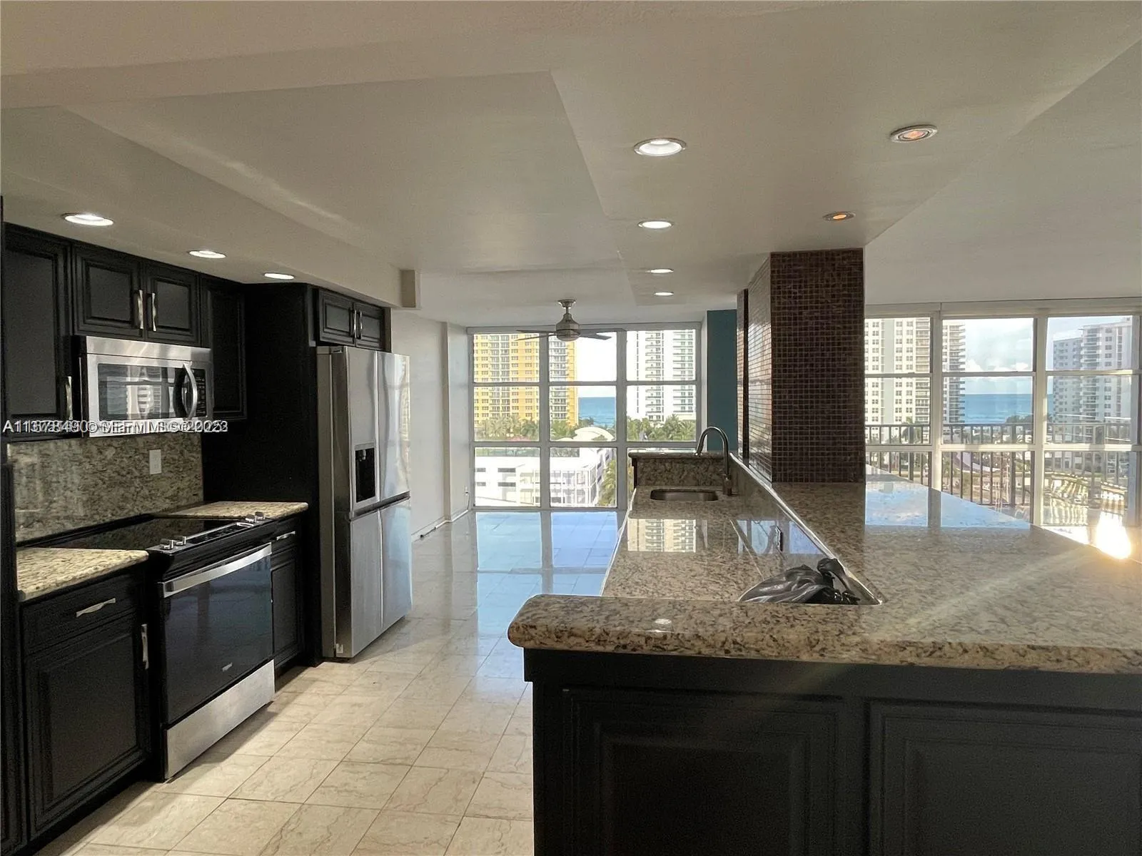 Foto de propiedad en 1000 Parkview Drive 920, Hallandale Beach, FL 33009 Hallandale Beach con MLS# 