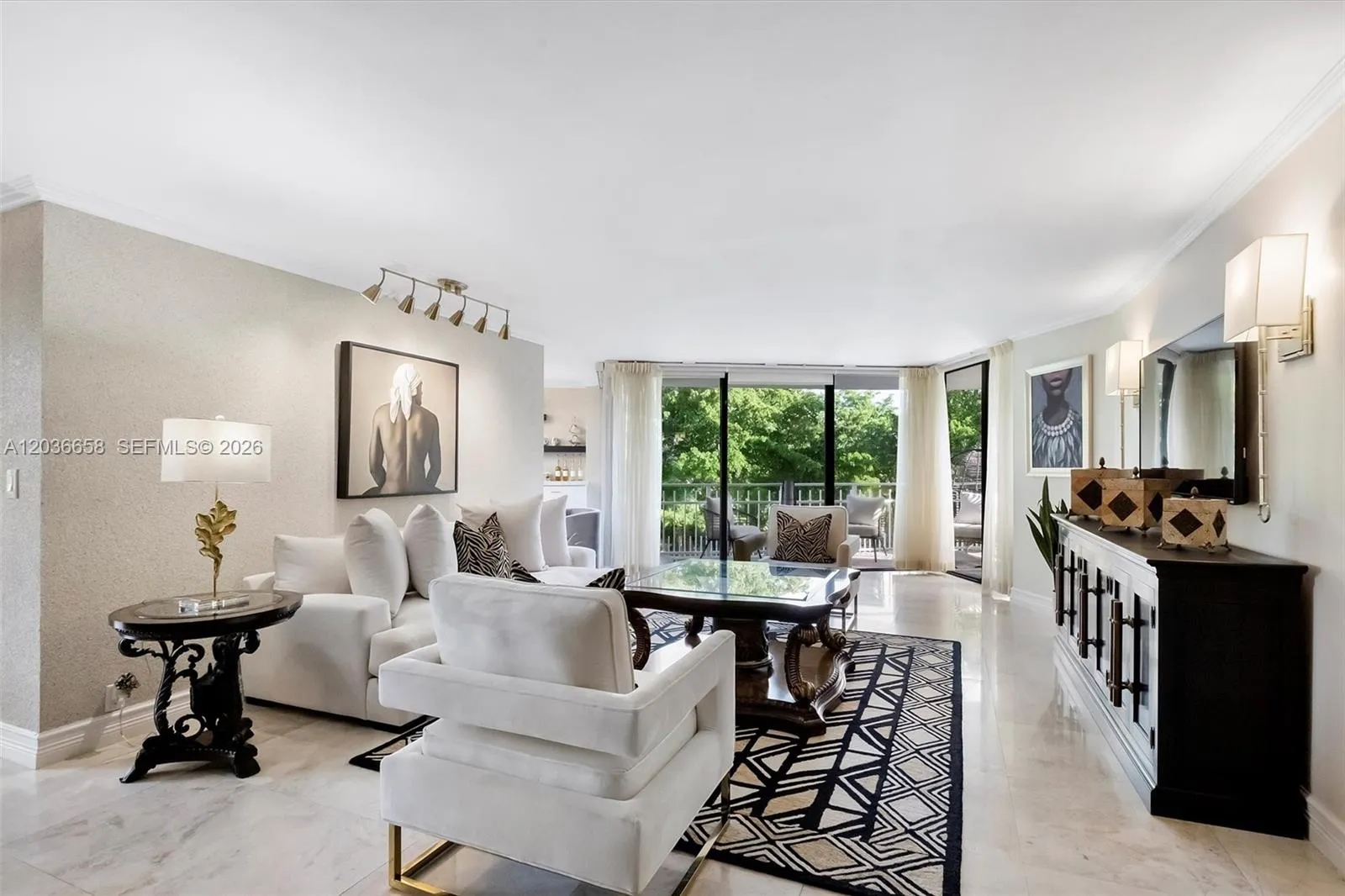 Foto de propiedad en 1000 Quayside Terrace 411, Miami, FL 33138 Miami con MLS#