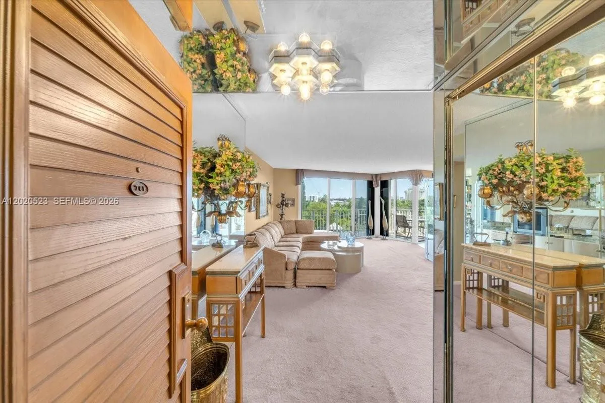 Foto de propiedad en 1000 Quayside Terrace 701, Miami, FL 33138 Miami con MLS#