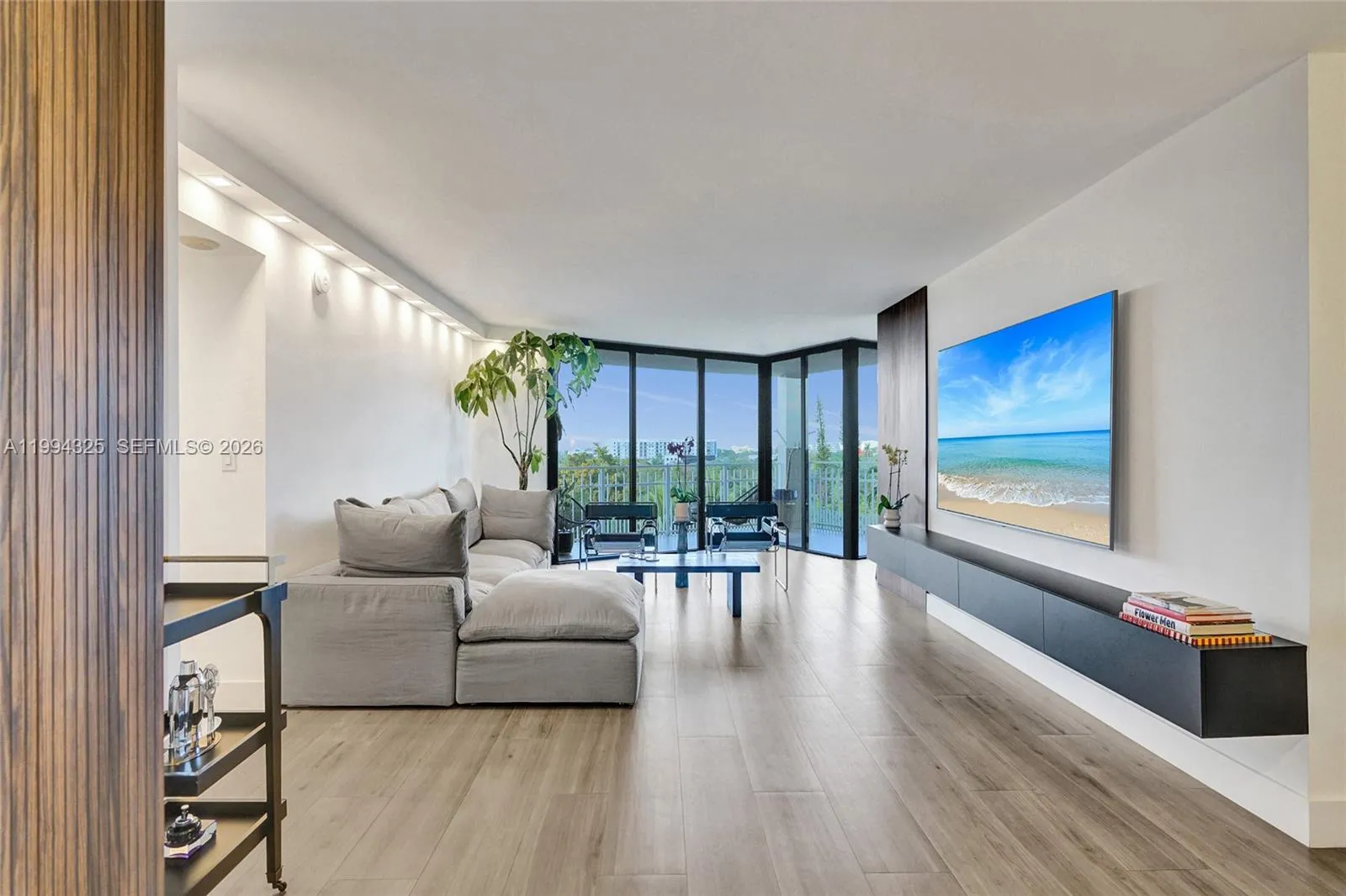 Foto de propiedad en 1000 Quayside Terrace 707, Miami, FL 33138 Miami con MLS#