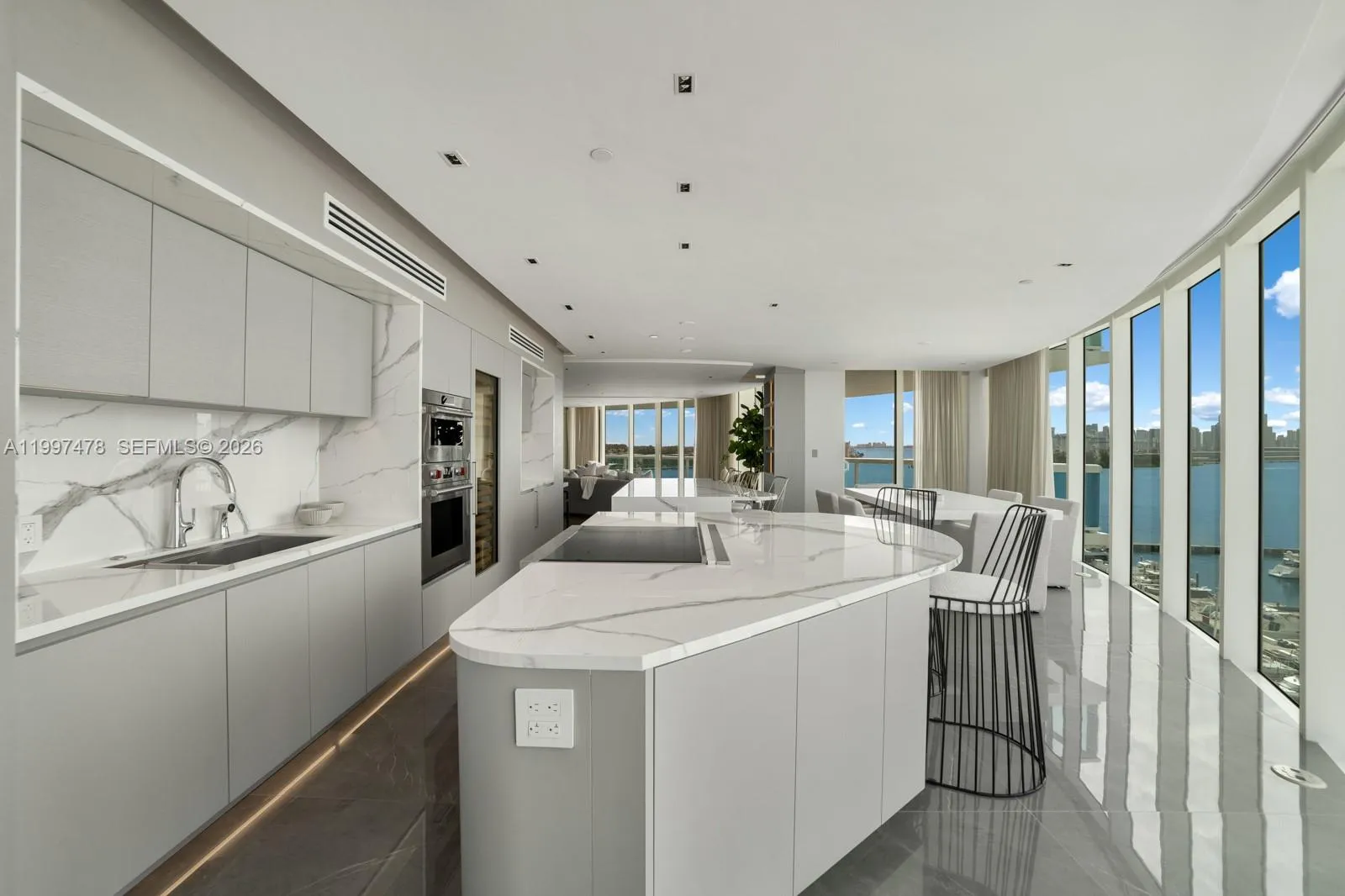 Foto de propiedad en 1000 S Pointe Drive 901, Miami Beach, FL 33139 Miami Beach con MLS# 