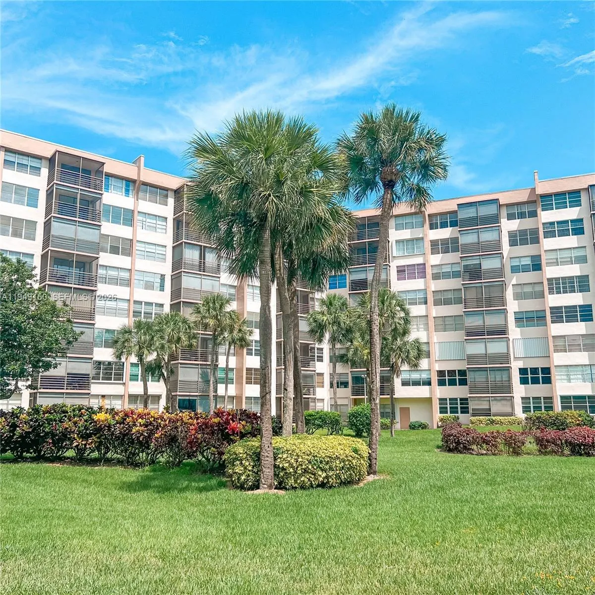 Foto de propiedad en 1000 Saint Charles Place 721, Pembroke Pines, FL 33026 Pembroke Pines con MLS# 