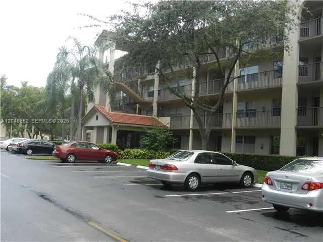 Foto de propiedad en 1000 SW 125th Avenue 406N, Pembroke Pines, FL 33027 Pembroke Pines con MLS# 