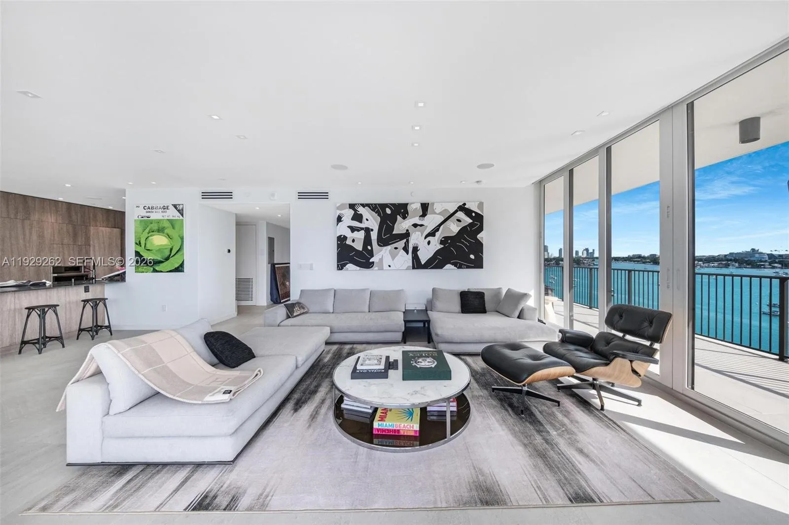 Foto de propiedad en 1000 Venetian Way 1004, Miami, FL 33139 Miami con MLS# 