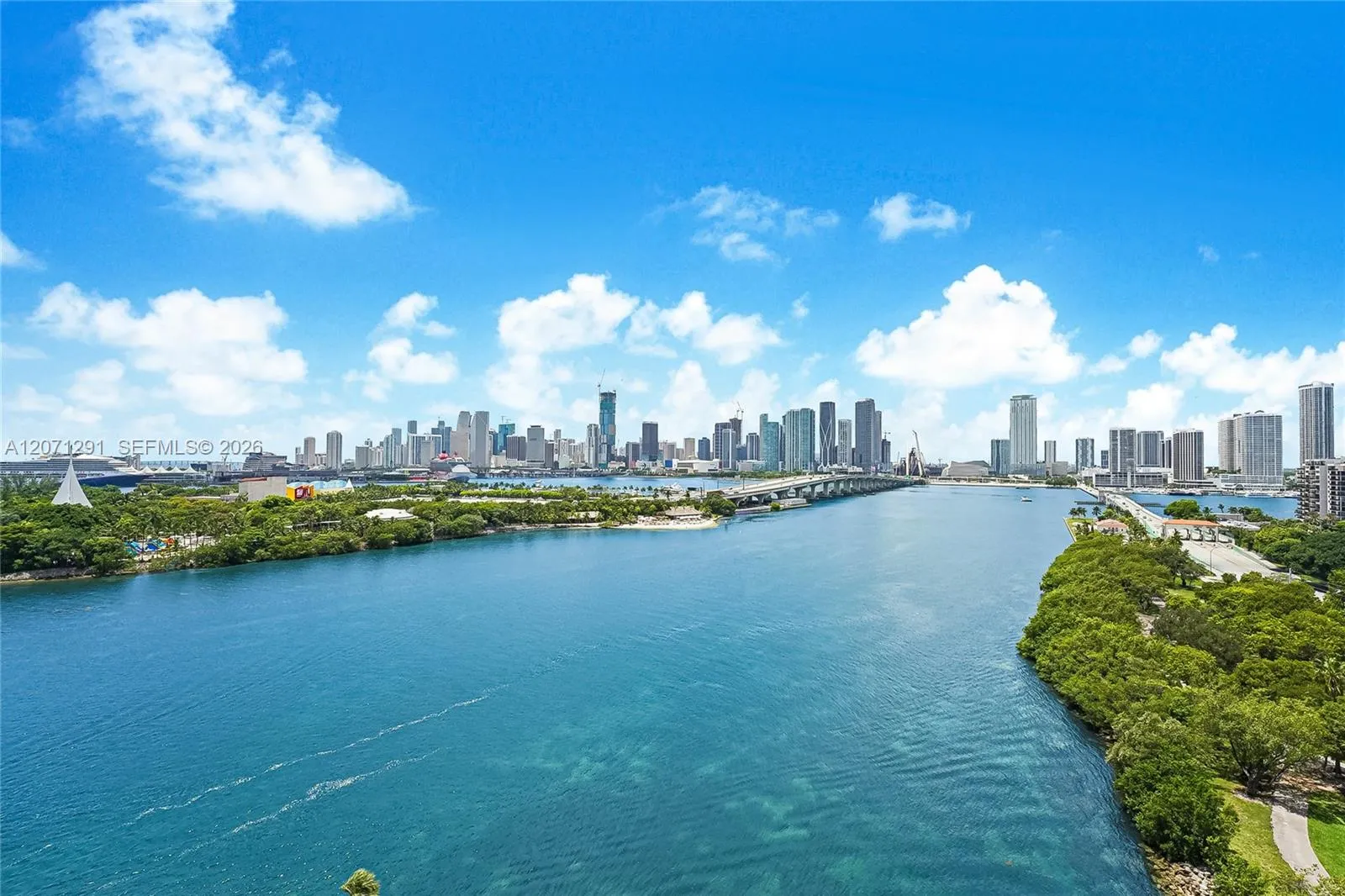 Foto de propiedad en 1000 Venetian Way 1108, Miami, FL 33139 Miami con MLS# 