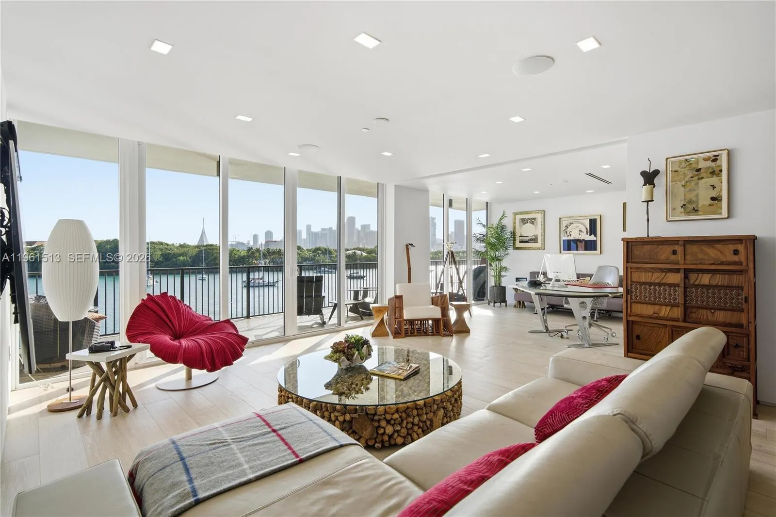 Foto de propiedad en 1000 Venetian Way 403, Miami Beach, FL 33139 Miami Beach con MLS# 