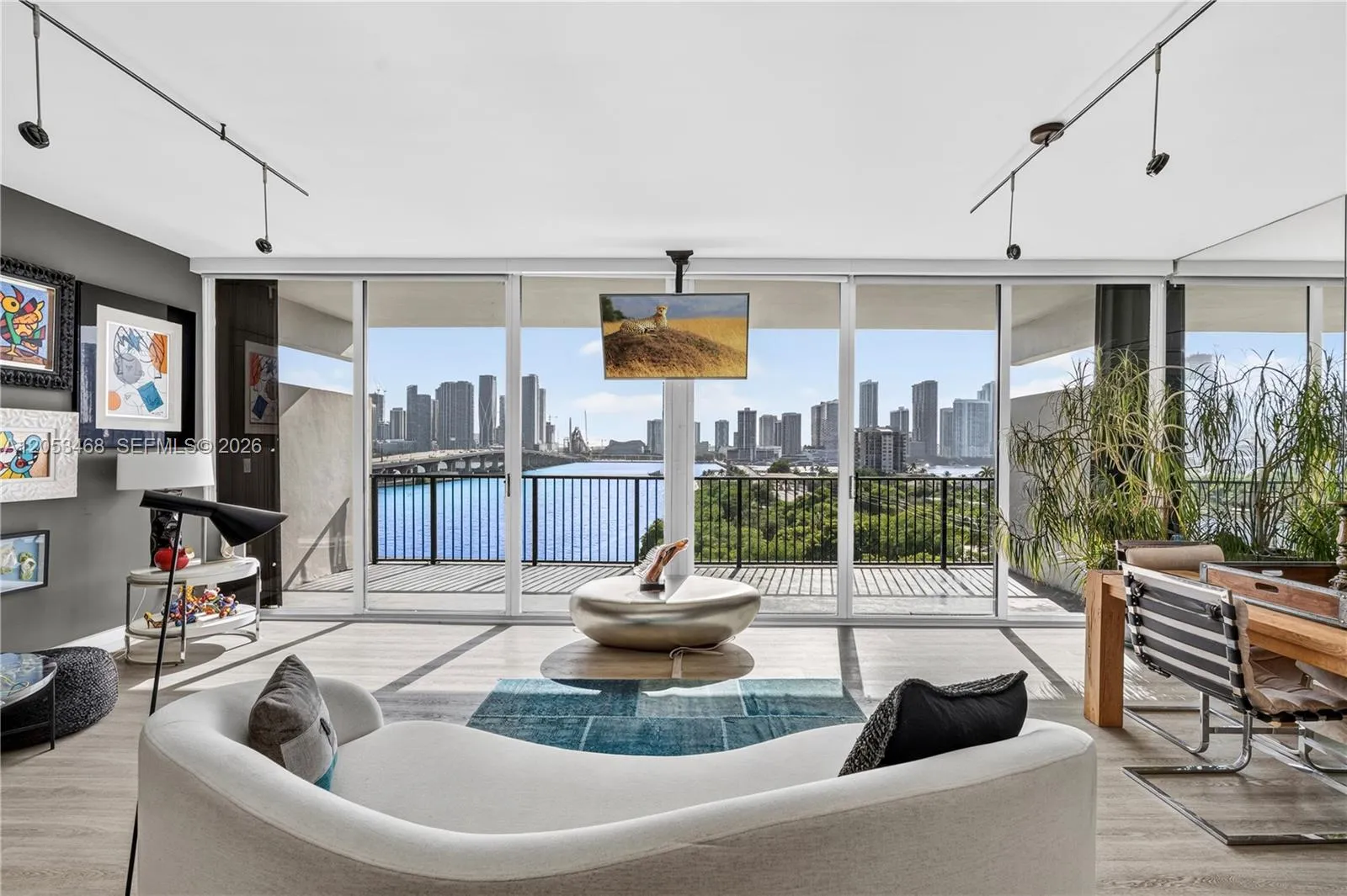Foto de propiedad en 1000 Venetian Way 810, Miami Beach, FL 33139 Miami Beach con MLS# 
