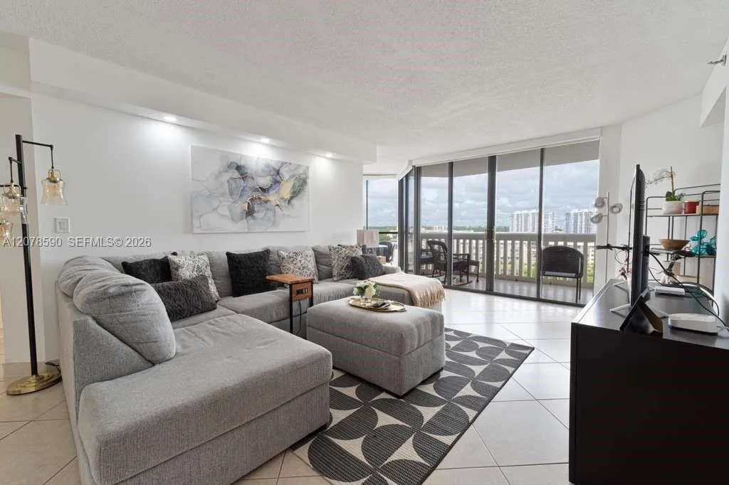 En Venta 1000 W Island Boulevard 1010, Aventura, FL 33160, Aventura, FL 33160