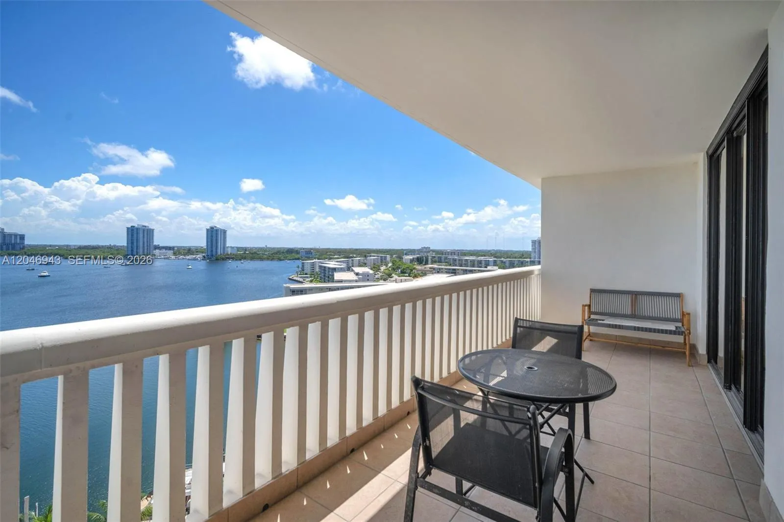 Foto de propiedad en 1000 W Island Boulevard 1206, Aventura, FL 33160 Aventura con MLS#