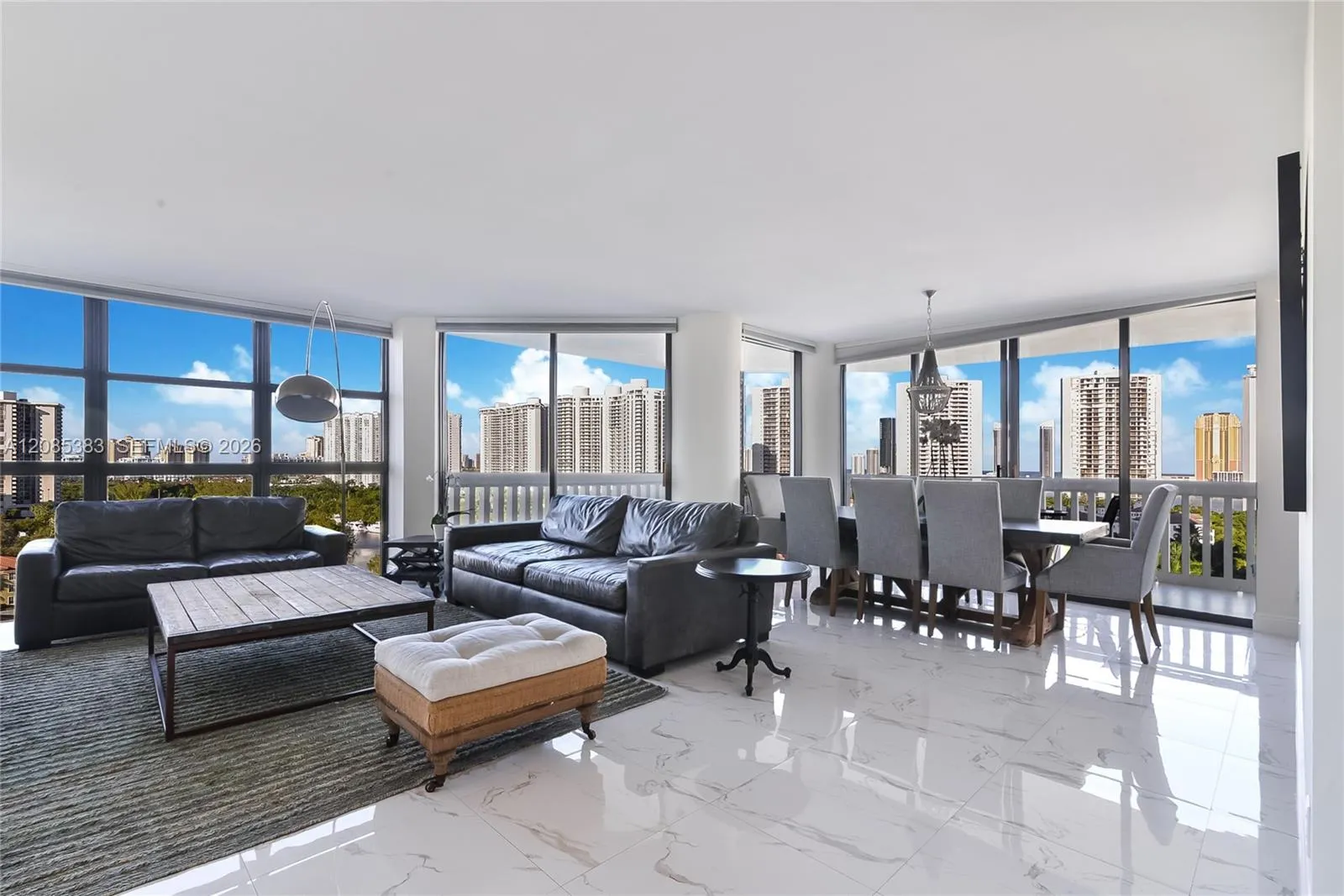 Foto de propiedad en 1000 W Island Boulevard 1404, Aventura, FL 33160 Aventura con MLS#