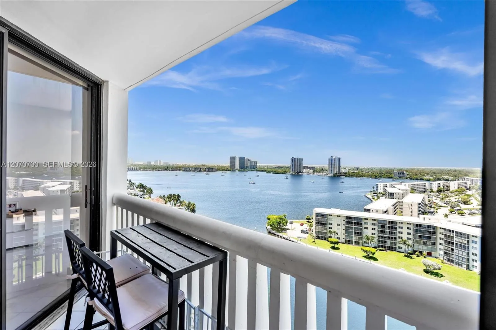 Foto de propiedad en 1000 W Island Boulevard 1710, Aventura, FL 33160 Aventura con MLS# 