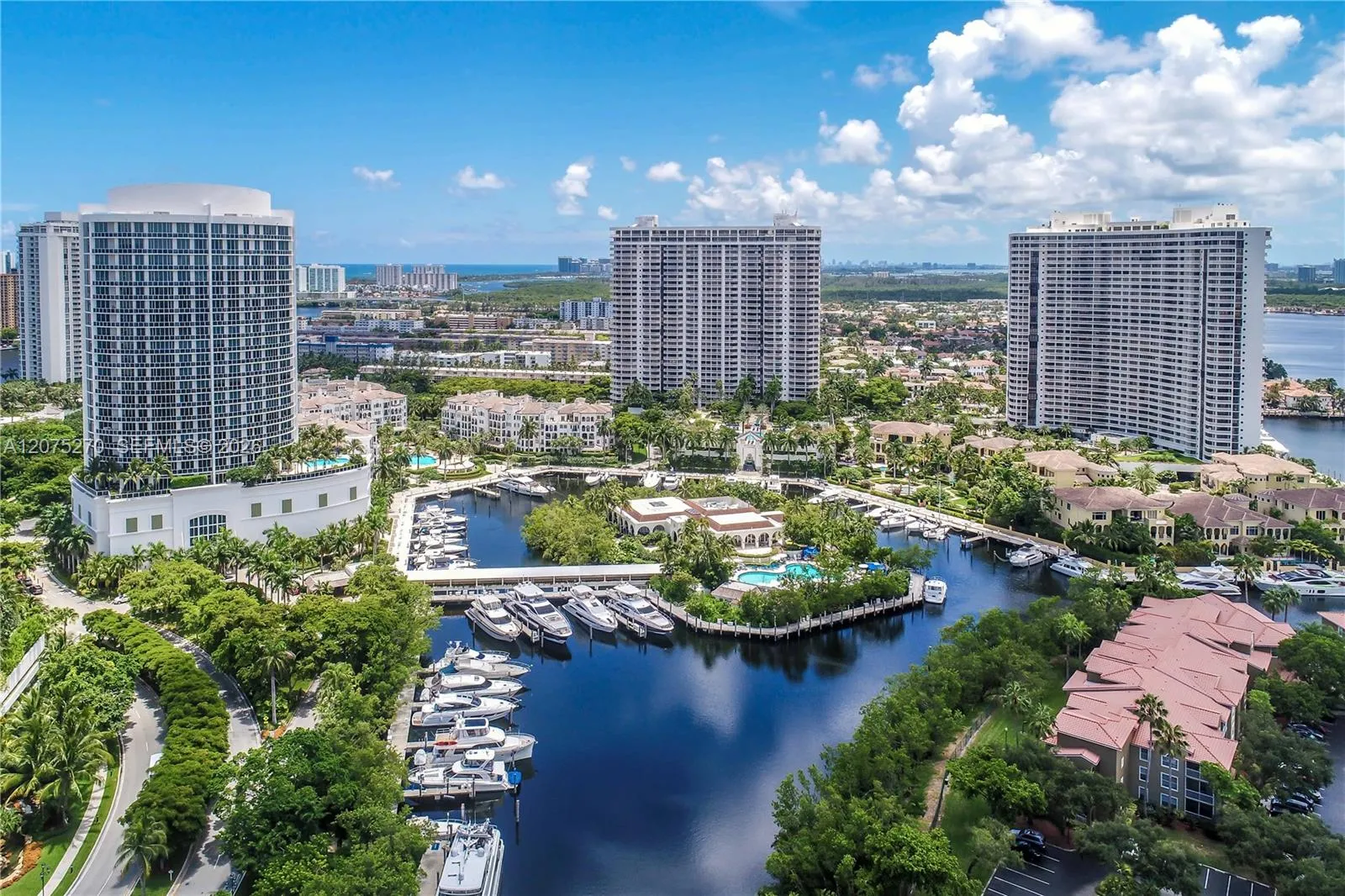 Foto de propiedad en 1000 W Island Boulevard 1812, Aventura, FL 33160 Aventura con MLS#