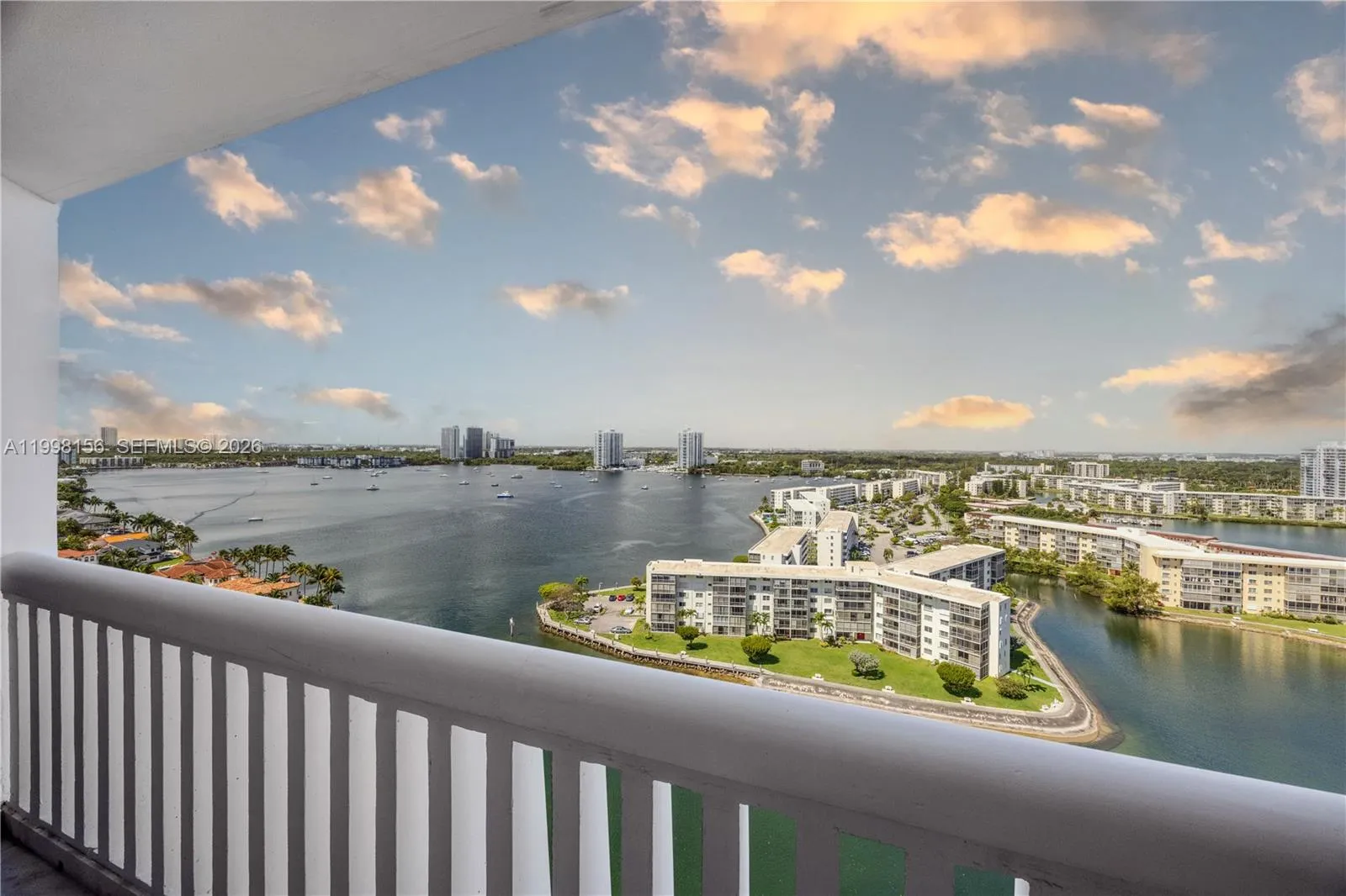 Foto de propiedad en 1000 W Island Boulevard 1910, Aventura, FL 33160 Aventura con MLS#
